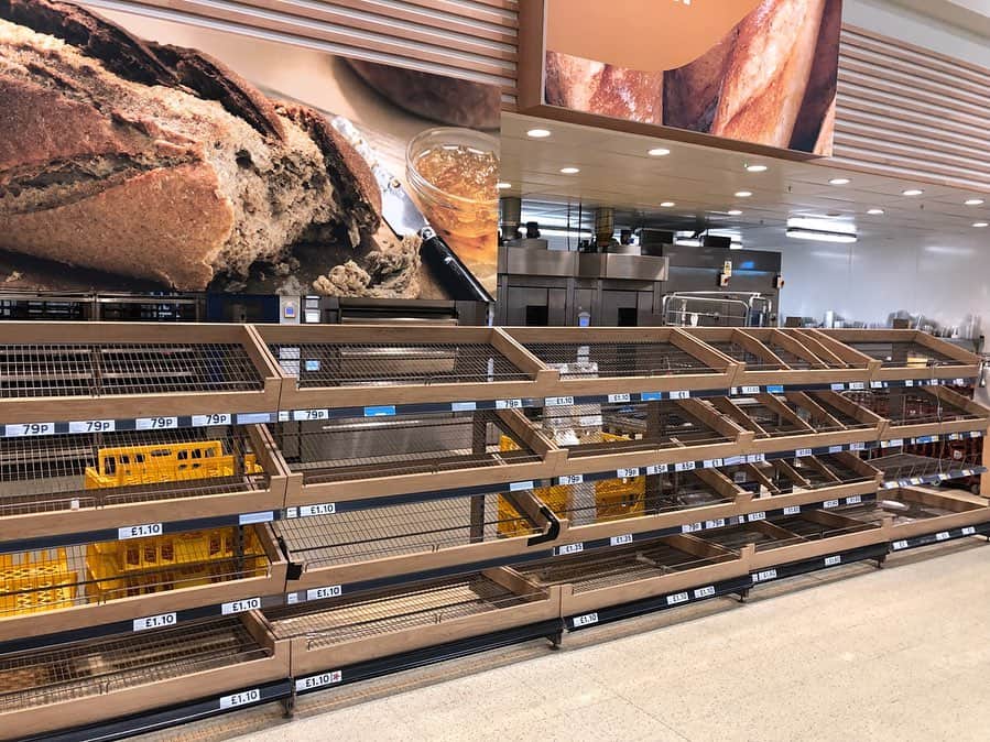 岡倫之さんのインスタグラム写真 - (岡倫之Instagram)「Not only paper but also bread, meat, canned foods, frozen foods and drinks are gone. I'm worried what will happen in the future. イギリスでは紙類、缶詰だけでなくいつの間にかパン、肉、冷凍食品、ドリンクすらも無くなっている… #GreatOKharn #wrestler #prowrestling #revpro  #njpw #England #Portsmouth #TESCO #Coronavirus #corona #overseasexpedition #overseaslife #britishlife #overseasscenery #britishscenery #オーカーン #プロレス  #プロレスラー #新日本プロレス #イギリス #海外遠征 #海外生活  #イギリス生活 #海外の風景 #イギリスの風景  #コロナウイルス #コロナ #品薄 #営業中  #世紀末」3月19日 9時50分 - great_o_khan