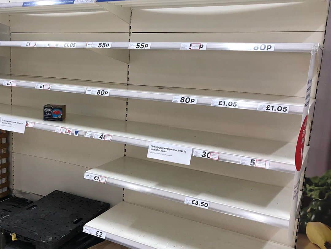 岡倫之さんのインスタグラム写真 - (岡倫之Instagram)「Not only paper but also bread, meat, canned foods, frozen foods and drinks are gone. I'm worried what will happen in the future. イギリスでは紙類、缶詰だけでなくいつの間にかパン、肉、冷凍食品、ドリンクすらも無くなっている… #GreatOKharn #wrestler #prowrestling #revpro  #njpw #England #Portsmouth #TESCO #Coronavirus #corona #overseasexpedition #overseaslife #britishlife #overseasscenery #britishscenery #オーカーン #プロレス  #プロレスラー #新日本プロレス #イギリス #海外遠征 #海外生活  #イギリス生活 #海外の風景 #イギリスの風景  #コロナウイルス #コロナ #品薄 #営業中  #世紀末」3月19日 9時50分 - great_o_khan