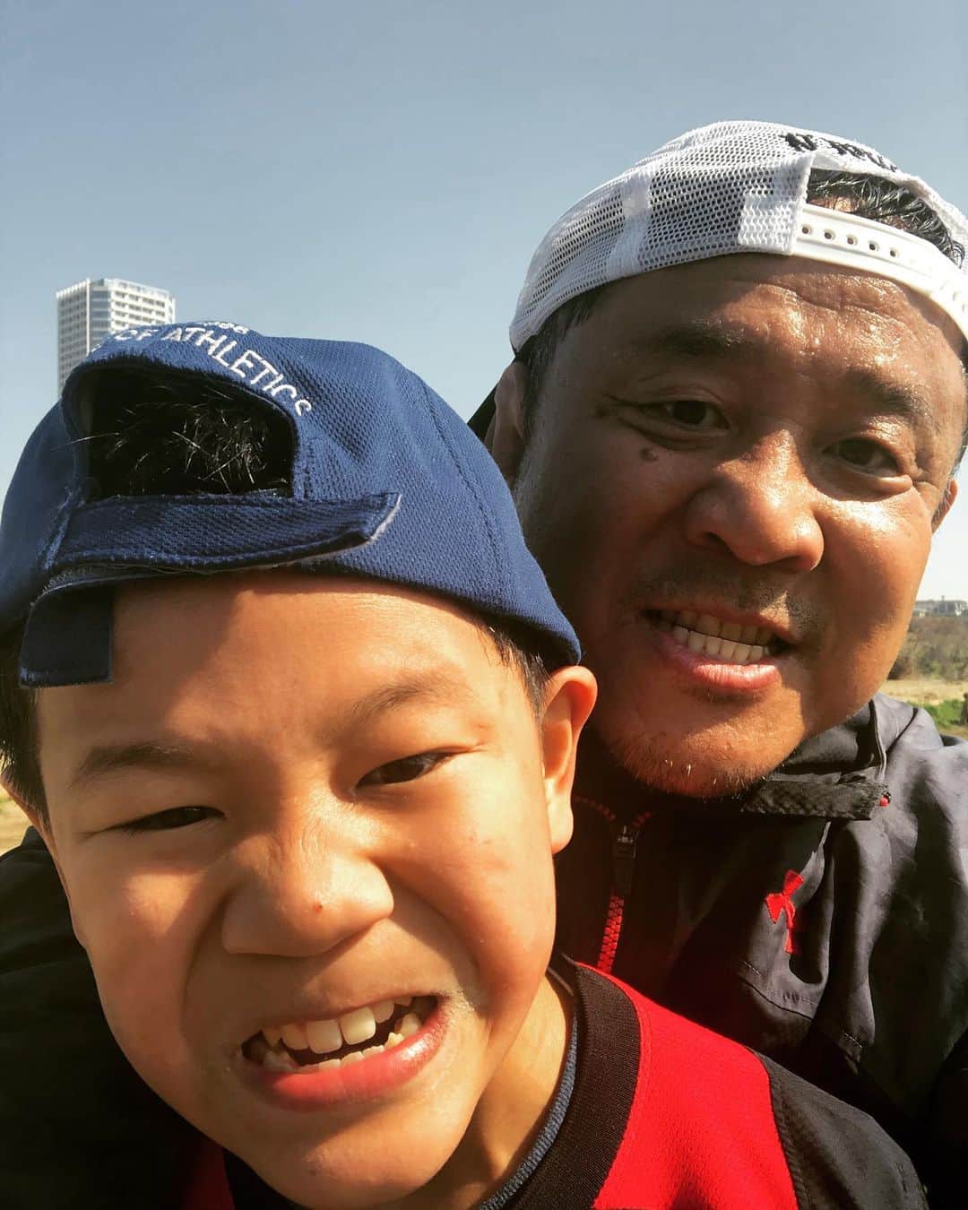 永田裕志さんのインスタグラム写真 - (永田裕志Instagram)「おはようございますゼァ。 今しか出来ないこと、今朝は息子と朝練習しました。 朝8時半過ぎから外を走るとより気持ち良いですね。 しっかり汗がかけたので、永田裕志51歳今日も頑張りますゼァ。」3月19日 9時52分 - yuji_nagata