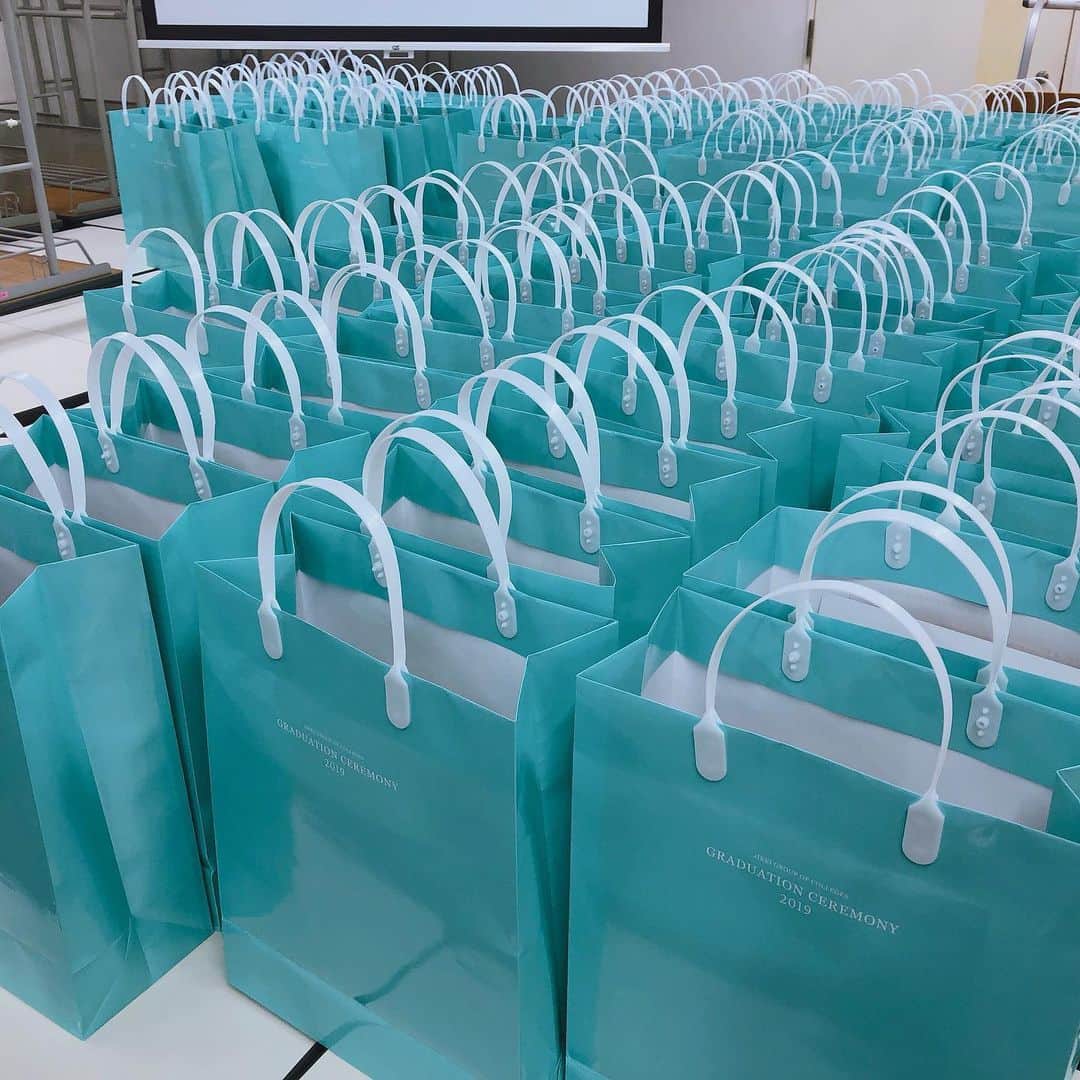 新東京歯科衛生士学校さんのインスタグラム写真 - (新東京歯科衛生士学校Instagram)「今日は卒業式。 たくさんのお花も届き、準備は万端！ あとは学生たちを迎えるだけ！  #新東京 #歯科衛生士 #専門学校 #卒業式 #最後の授業」3月19日 9時53分 - dh_shintokyo