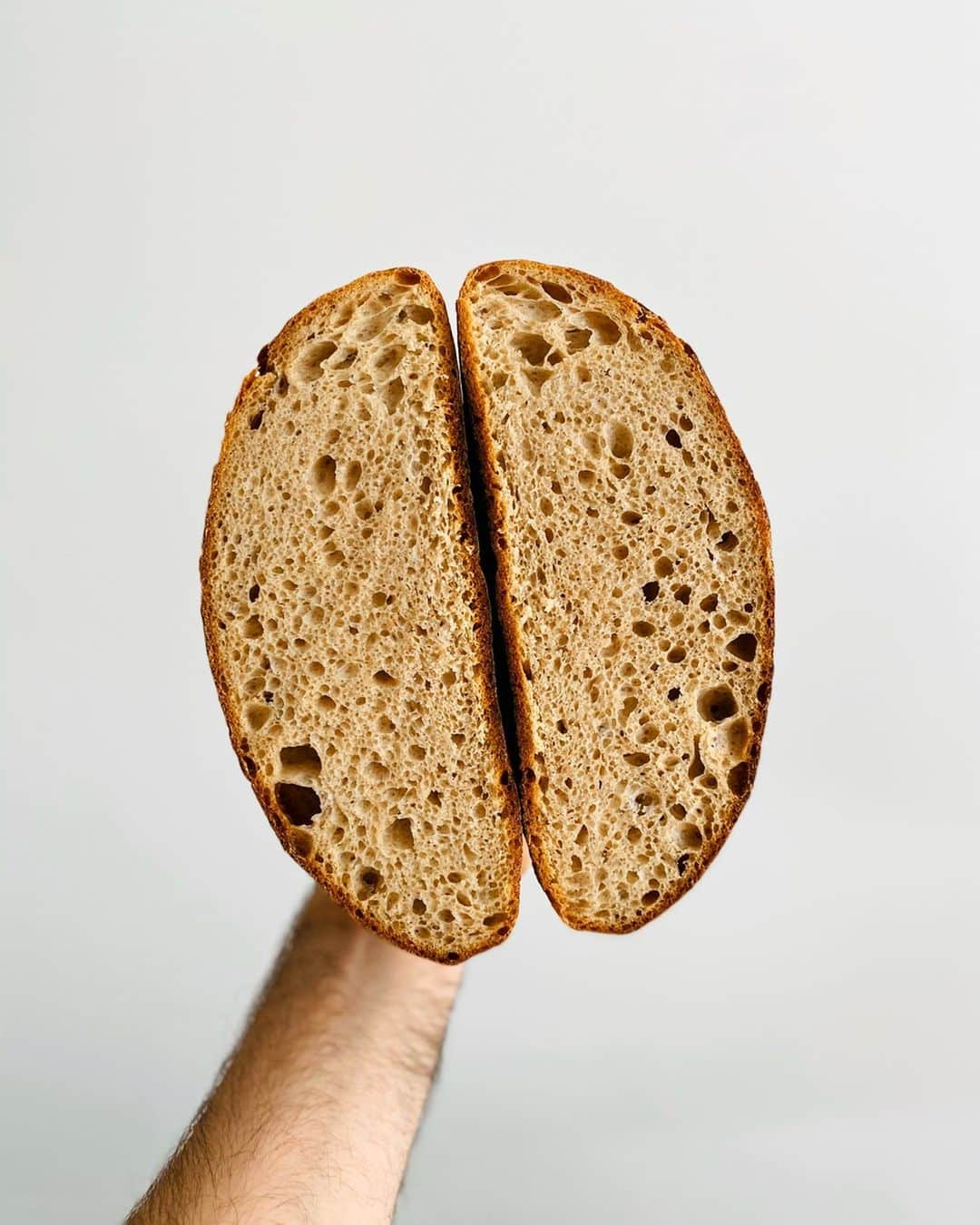 Cubby Grahamのインスタグラム：「“I love bread!” - @oprah - About a month ago we started our journey toward making our own sourdough bread. And if you’ve been following our IG Stories, you’ll know the adventure has had its highs and lows (especially the rise of our first loaf). But LOOK team, we’ve come so far! - We still have much to learn. We’ve become frequent visitors to ThePerfectLoaf.com (@maurizio) and are binge watching all the things from @testcook and @juliacollindavison at the @testkitchen. - If you have any baking tips or bakers you follow with helpful resources (maybe a fav leftover sourdough starter recipe), please drop them in the comments below so we can all check them out. - Especially right now, it’s a fun time to learn something new #TogetherAtHome. We all knead each other.」