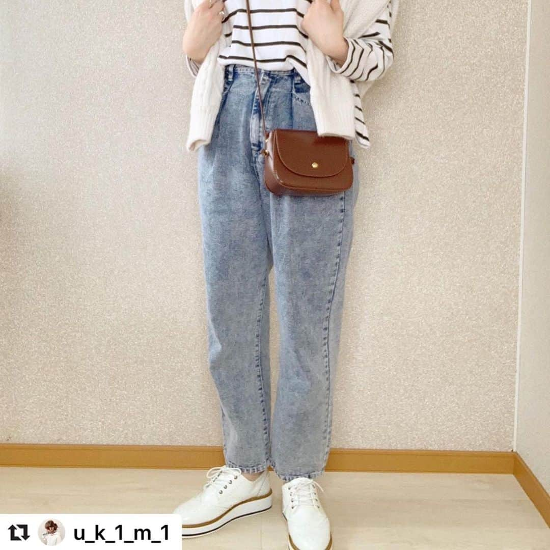 ショップにこにこさんのインスタグラム写真 - (ショップにこにこInstagram)「#Repost @u_k_1_m_1 with @make_repost ・・・ ♡ 脚長ももた🍑になりました！ 4センチだけど… . . 今流行りの肩掛けと、レースアップシューズ🤩 しかも4センチの厚底！ いつもペタンコしか履かないから、足首ひねりそう😅 この靴も激安で買ったよ‼️ いまも1200円くらいかな🤔 . . ZOZOでも、パルテでも買えるから見てみてねん🎶 . . ちなみに、ZOZOの商品ページこの写真使ってもらっちゃった❤️ . @classicalelf_official さん💕ありがとうございました💖 . .  #ママコーデ#ママファッション#着まわしコーデ#スニーカー#シンプルコーデ#ファッション#カジュアルコーデ#instagood#プチプラコーデ#お洒落さんと繋がりたい#mamagirl#fashionpost#大人コーディネート#ロカリ#locari#のっぽコーデ部#okgu  #gu春コーデ2020 #みんなのguコーデ」3月19日 10時34分 - shopnikoniko