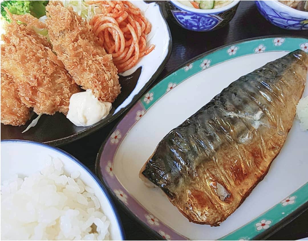 atsukoさんのインスタグラム写真 - (atsukoInstagram)「鯖の塩焼き&カキフライ定食。 安心感あります。」3月19日 10時55分 - angela_atsuko