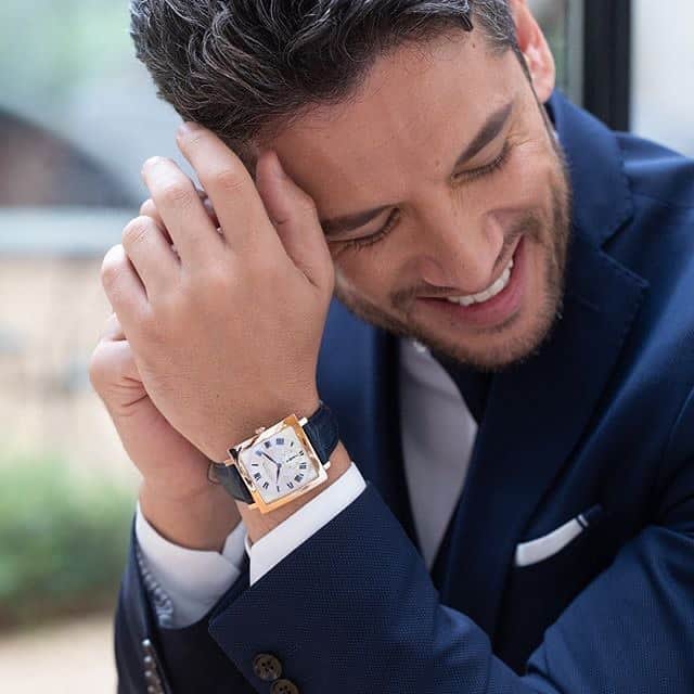 のインスタグラム：「Paris elegant watch🇫🇷 . . . #sainthonoreparis  #サントノーレパリ #カレ @saint_honore_paris_jp」