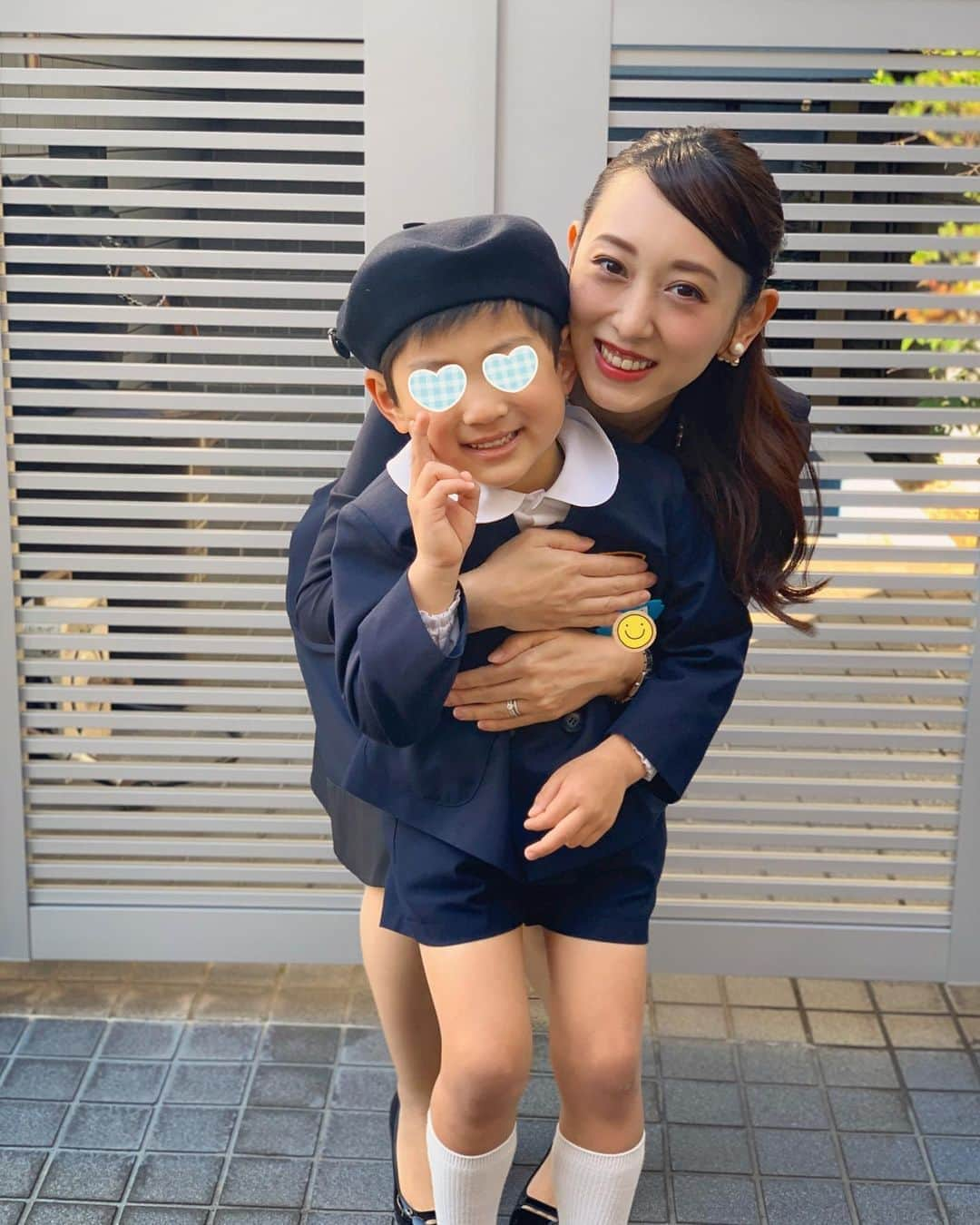 中西麻里衣さんのインスタグラム写真 - (中西麻里衣Instagram)「3月18日。 次男❗️無事に幼稚園を卒園しました✨ 短縮というプログラムではありましたが、卒園式での立派な姿を目にする事ができました😭 次男に対してはいつまでも赤ちゃん感を私の方が持っており…手をつないで通う事がないことや、3年間背負ったリュックも卒業なんだな。など色々な事がよみがえり、かなり涙。涙してしまいました。 親子で沢山仲良しのお友達もできて、心に残るの思い出の1日でした☀️ #卒園#卒園式#快晴#3年間頑張りました#おめでとう#ありがとう#㊗️#次男#思い出いっぱい#涙涙#お楽しみ会#✌️#大充実の1日#寂しさ#嬉しさ#親バカ#息子らぶ#成長#春休み#🌸」3月19日 11時20分 - 87marii