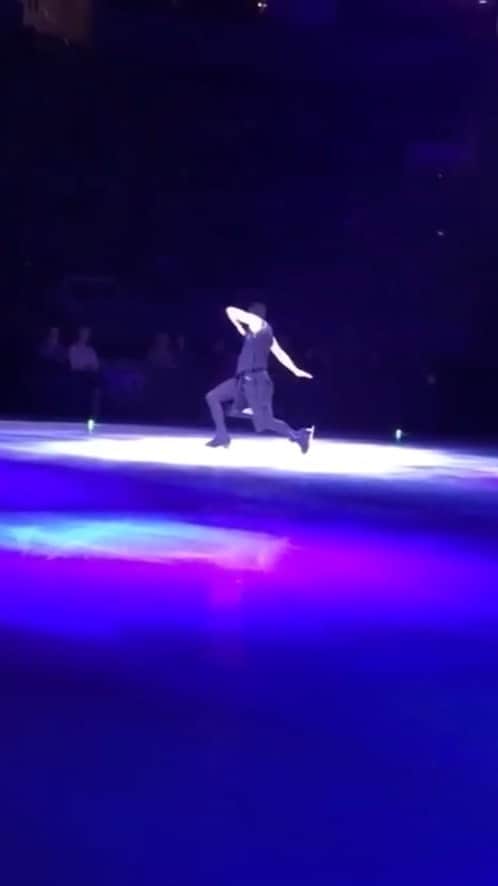 ジェレミー・アボットのインスタグラム：「This was maybe one of the most challenging pieces of choreography I ever had to tackle in my skating career. It took so much control and energy to perform, and literal blood sweat and tears to learn.  To create the entire atmosphere I was envisioning I collaborated with some of my good friends to make the world I wanted to share with the audience.  I fell in love with this piece of music when I was in Australia in 2015 and knew I had to do something with it. I wanted a very contemporary and intricate style so I enlisted Benoit to make the perfect choreography. I wanted the costume to be different from anything I had seen in skating. I wanted elements of leather and metal. I wanted a skirt and a slight feeling of bondage, but I wanted to conceal my identity so the audience was focused completely on the skating and not on the skater. I knew Brady would be perfect for making my idea come to life.  Just a small look into what the creation of a piece like this takes to go from an idea into a fully realized image.  Music: “Land of All” by @woodkidmusic  Choreography: @benoitrichaud  Costume: @bradylange  Hair: @cat_kaiser  Video: @jeremyabbott_fc ———————————— #figureskating #jeremyabbott #choreography #movement #creation #patinage #patinageartistique #Фигурнаякатания #Pattinaggio #Pattinaggioartistico #フィギュアスケート #피겨 스케이팅 #Patinaje #patinajeartístico」