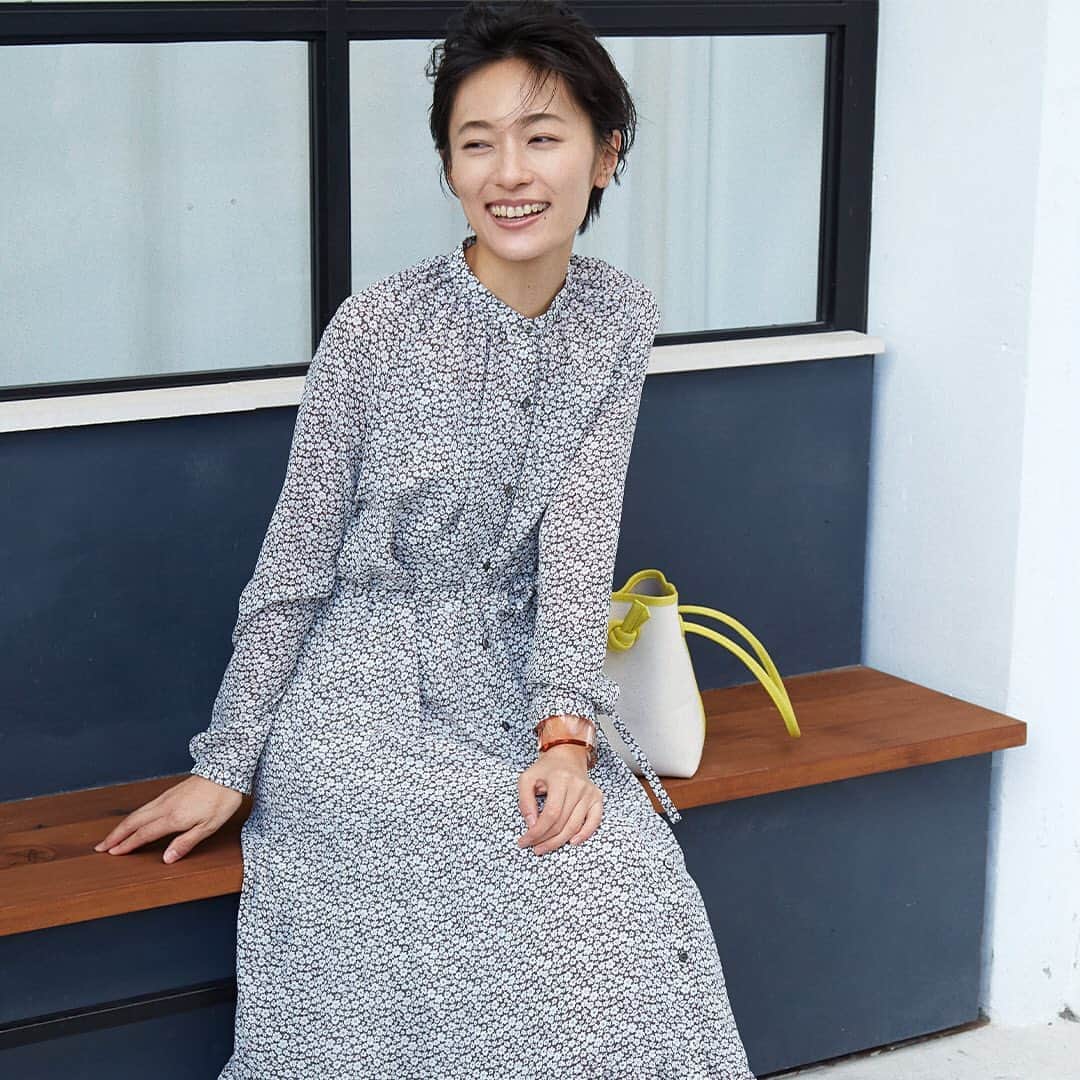 ルミネ公式のインスタグラム：「【−人気スタイリストが選ぶ−2020春のおすすめワンピース】 . 〜シフォン素材〜 . 女性らしさを取り入れたい時に頼れるシフォン素材も ヴィンテージ感をプラスするとグッと“旬顔”に。 落ち着きのあるカラーやマキシ丈で大人なレディスタイルを演出して。 . ＃ワンピース ¥33,000(税込) ＃IENA . #lumine #ルミネ https://i.lumine.jp/contents/onepiece_spring ※商品の価格や取り扱い状況は撮影時点のもので、変更になることがあります。」
