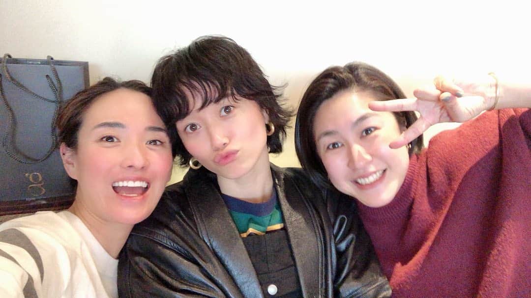 秋定麻紀子のインスタグラム：「ぷぅ @mai_miyagi がYouTube始めたってさ。 テキトーレシピでコラボるかもw @nozaking42 もYouTubeはじめさせます。(私の勝手な判断w) #テキトー女たちの集い #笑いすぎてハンバーグ出そうだった」