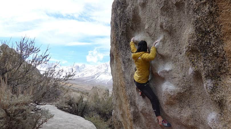 大場美和さんのインスタグラム写真 - (大場美和Instagram)「Seven Spanish Angels V6 2撃！ 考えて動かず体が勝手に動いて、不思議な感覚でした。 岩がポコポコしていて、体をうまく入れて登っていく課題。 #bishop #buttermilk #sevenspanishangels  #climbing #bouldering  #tamadic #evolv #adidas #pamo #浜崎治療院」3月19日 12時03分 - miwa_oba