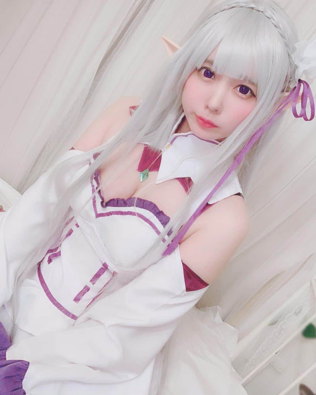 のインスタグラム：「❄️ 💜 ❄️ 💜 リゼロ2期7がつたのしみ〜♡ (Ｕ ˘ᴗ˘ Ｕ) ♡ #リゼロ  #リゼロから始める異世界生活  #エミリア  #エミリアたん #reゼロから始める異世界生活  #コスプレ #恋汐りんご #japanesegirl  #japaneseidol  #cosplay #cosplayer  #idol #sioringogo」