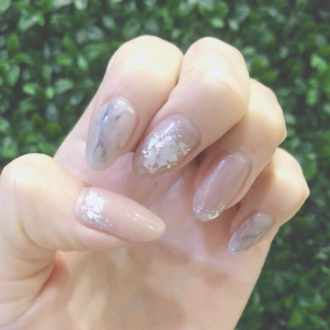 aya onoさんのインスタグラム写真 - (aya onoInstagram)「new nail 💅 @plaisir_miho  #大理石ネイル #大理石 #ホワイトネイル #ホイルネイル #シェル #nail #newnail #ジェルネイル #ネイルケア #ネイル #ネイルデザイン #岐阜ネイルサロン #関ネイルサロン #関市ネイルサロン #ミスジャパン #Missjapan #ミスジャパン岐阜 #美容 #大野彩」3月19日 12時20分 - onoaya_official