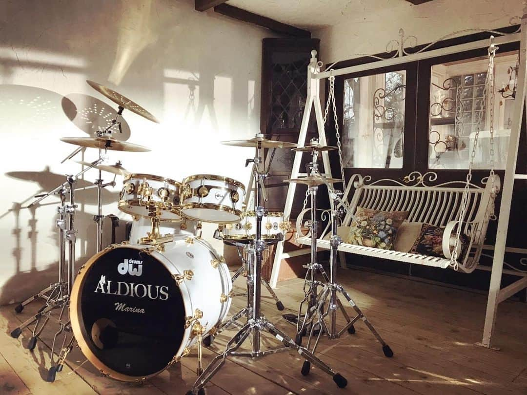 Marinaさんのインスタグラム写真 - (MarinaInstagram)「I Wish for you. . . #Aldious #AldiousMarina #drummer #drums #femaledrummer #dwdrums #sabian #vicfirth #evansdrumheads #drumstagram #music」3月19日 12時33分 - aldiousmarina