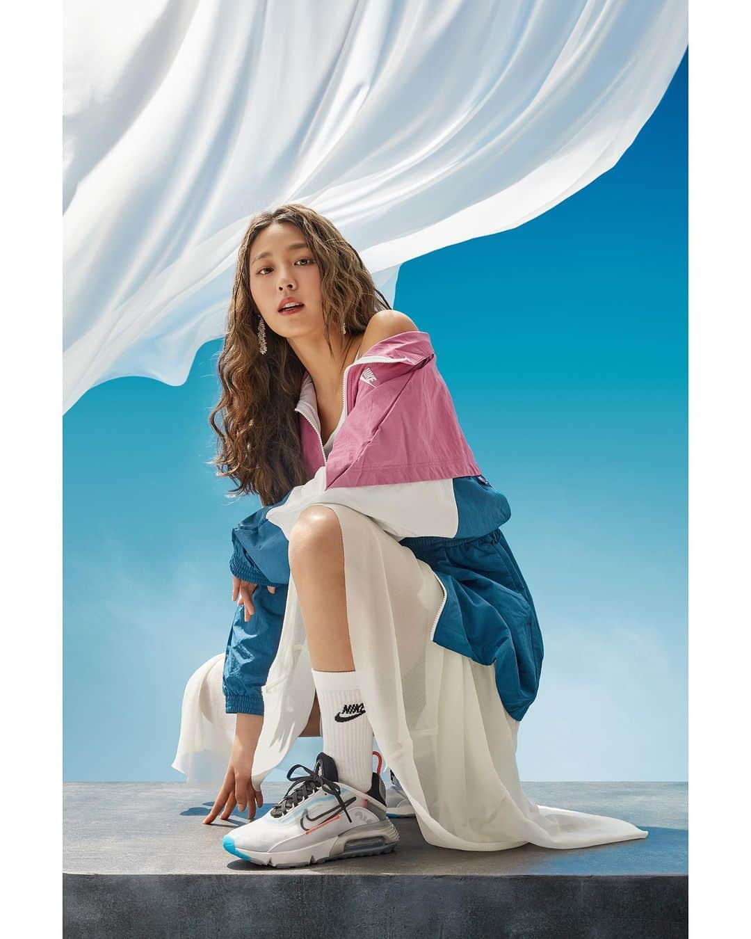 ソリョンさんのインスタグラム写真 - (ソリョンInstagram)「March 26th, Coming Soon @nikesportswear  #Nike #AirMax2090 #광고」3月19日 12時53分 - s2seolhyuns2