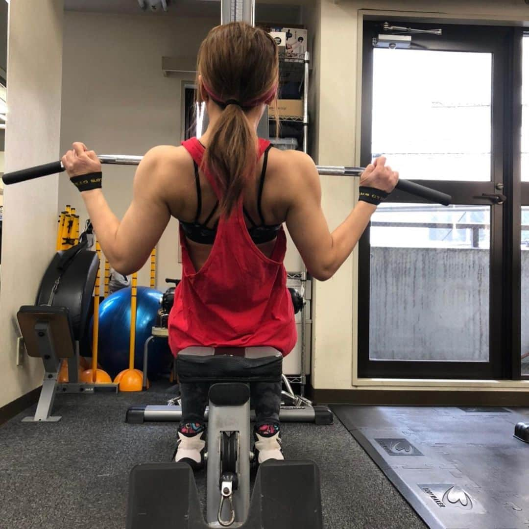 朱里さんのインスタグラム写真 - (朱里Instagram)「training⭐️ #training #workout #fitness #gym #fit #diet #body #muscle #フィットネス　#ジム #トレーニング」3月19日 13時03分 - syuri_official