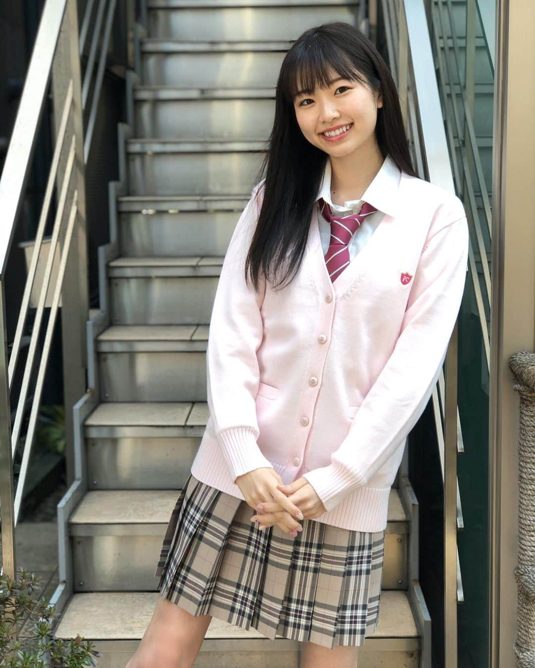 制服専門店CONOMiさんのインスタグラム写真 - (制服専門店CONOMiInstagram)「カーディガンコーデ😊❤️ ﻿﻿﻿ ﻿﻿﻿﻿ モデル(@yabusaya0928 )﻿﻿﻿ 身長→170cm﻿﻿﻿﻿﻿ 着用サイズ✨﻿ カーディガン→LL 長袖シャツ→L ﻿﻿﻿﻿ ﻿﻿﻿﻿ ○カーディガン 品番：ARCUC-1013-33→¥6200 ○ネクタイ 品番：ARCR-1047-18→¥1900 ○長袖シャツ 品番：ARCY-1013-07→¥3800 ○スカート 品番：ARCS-1045→¥9800 ⚠️全て税抜きの金額です✨✨﻿﻿﻿﻿﻿ ﻿ ﻿﻿ ﻿﻿﻿﻿ ﻿﻿﻿﻿ #制服#お洒落#写真#photo#カメラ#fashion#code#スカート#skirt#ローファー#可愛い#asiangirls#高校生#jk#jc#中学生#学校#セーラー服#highschool#japanesegirl#japaneseidol#被写体#ブレザー#shopping#교복#아이돌#모델#sailorsuit#撮影#ポートレート」3月19日 12時57分 - conomi_official