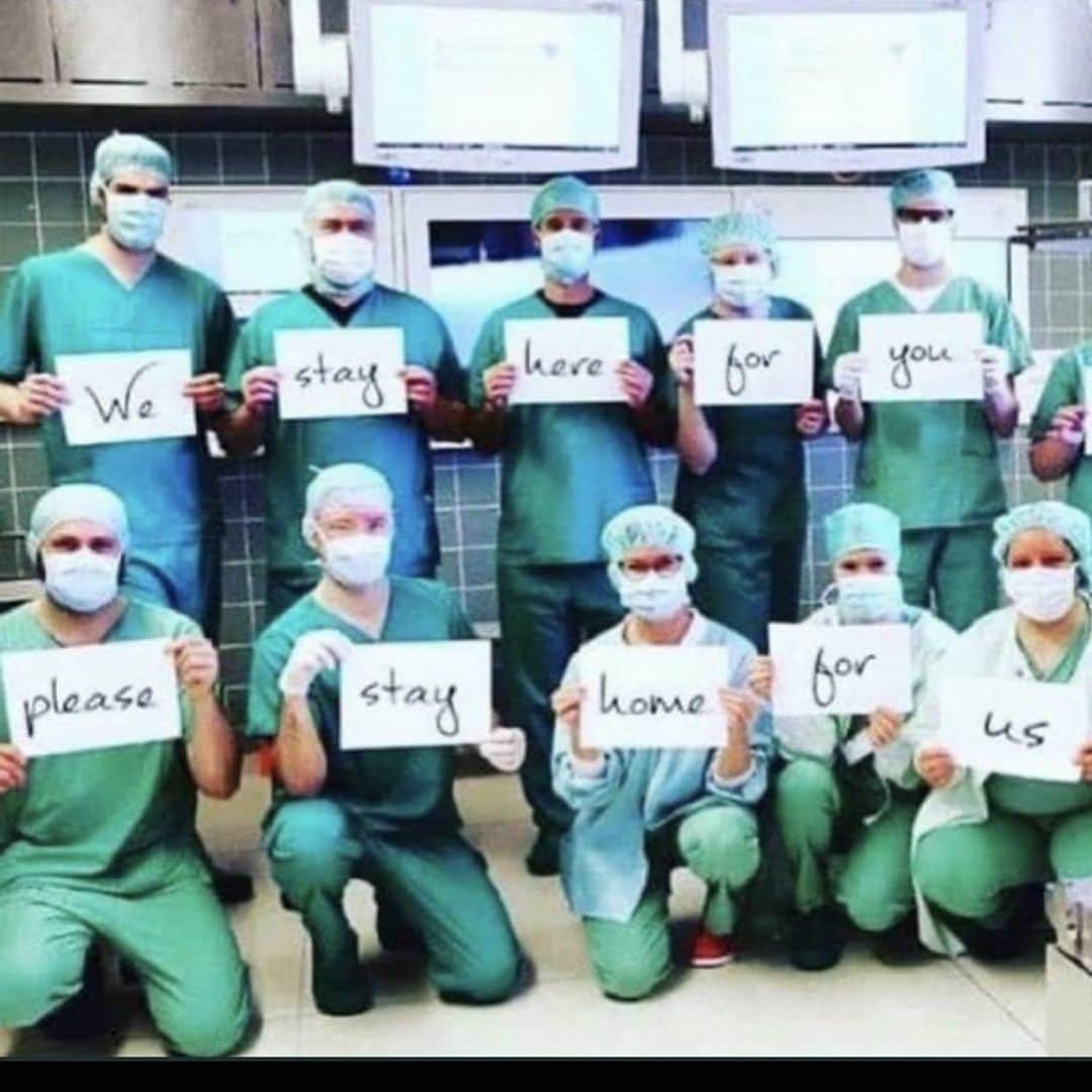 マギー・グレイスのインスタグラム：「We’re all in this together . 💓」