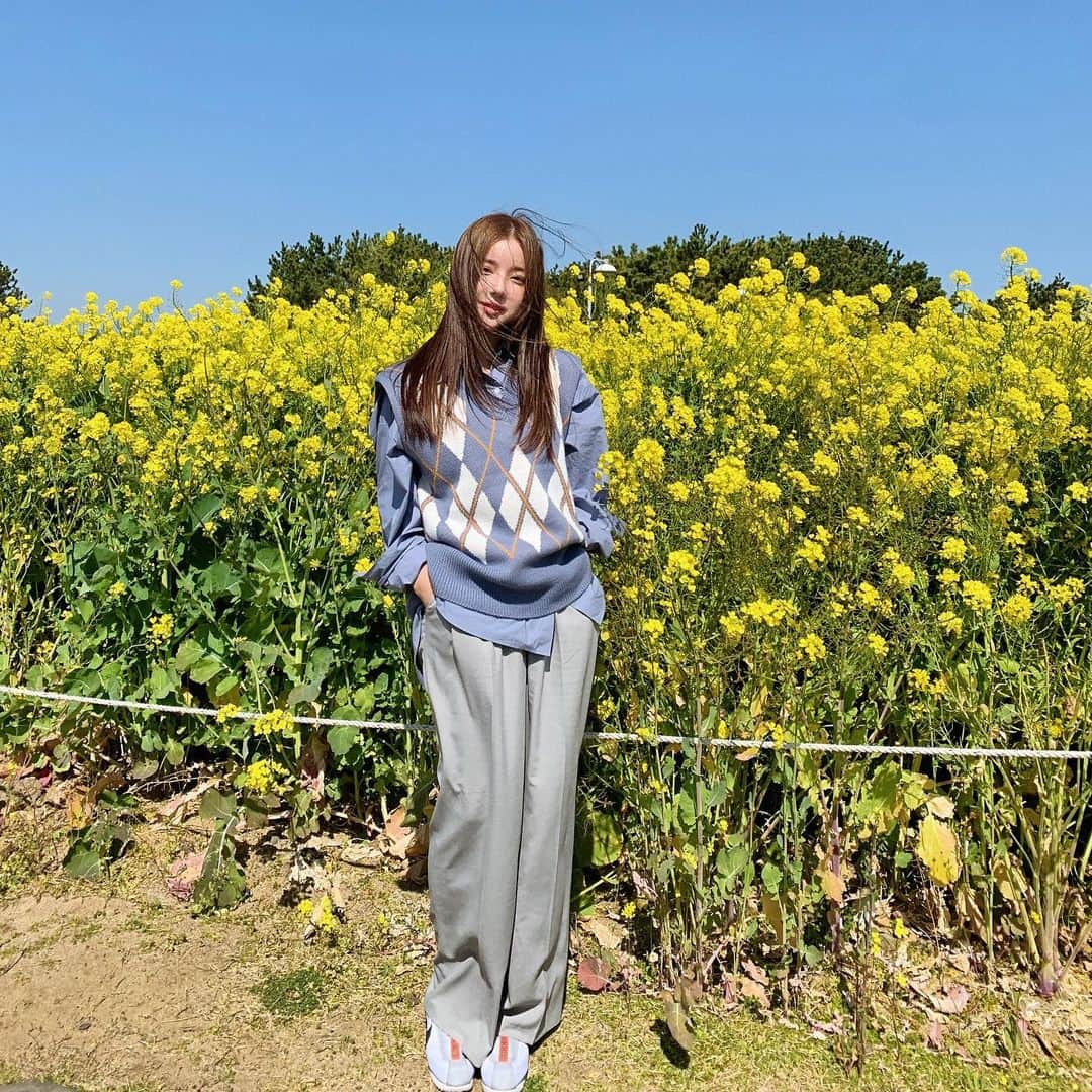 ユン・アラさんのインスタグラム写真 - (ユン・アラInstagram)「🌼친구들과 한컷^___^v🌼」3月19日 13時36分 - yoonara_mood