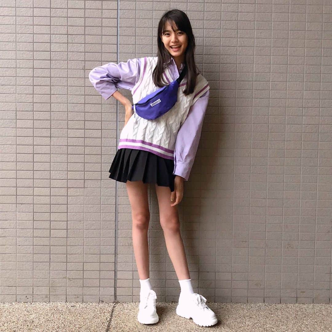 ニコ☆プチのインスタグラム：「今日ふろくの使い方を教えてくれるのは、﻿ ﻿ ミヅキ🌙﻿ ﻿ ﻿ 4月号のふろくはキレイな紫色のZIDDYのウエストポーチ🦄🌙💜﻿ ﻿ スクールガールのスカートコーデ🍬や﻿ ちょっぴり大人クールなパンツコーデﻌﻌﻌ❤️﻿ いろいろ合わせやすくて大活躍しそう！みんなのお気に入りコーデも見てみたいな💎﻿ ﻿ ウエストポーチの中にはたくさん小物が入るし取り出しやすくてオススメ!!です☺️❤️﻿ ﻿ ﻿ ﻿ #ニコプチ﻿ #ニコプチふろく﻿ #プチモのふろくの使い方﻿ #ニコプチふろくのある生活﻿ #付録バッグ﻿ #ジディー﻿ #ZIDDY﻿ #ふろく﻿ #美月」