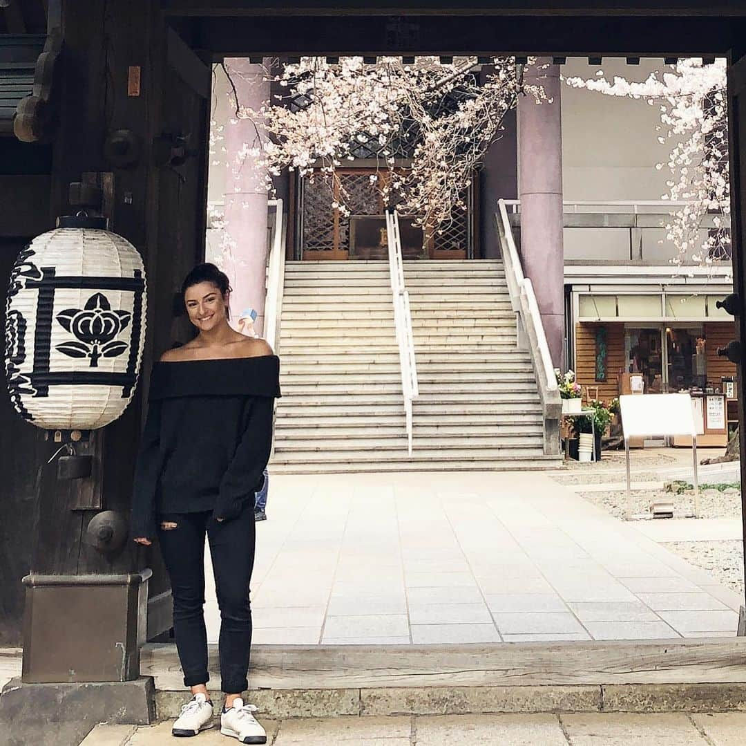 シャンテル・ケリーさんのインスタグラム写真 - (シャンテル・ケリーInstagram)「#tb to this time last year in beautiful Japan! Hoping everyone is staying safe and taking care of not only their physical health, but their mental health as well 💙💙 #worldchampionships #tb #staysafe」3月19日 14時06分 - chantelle_kerry