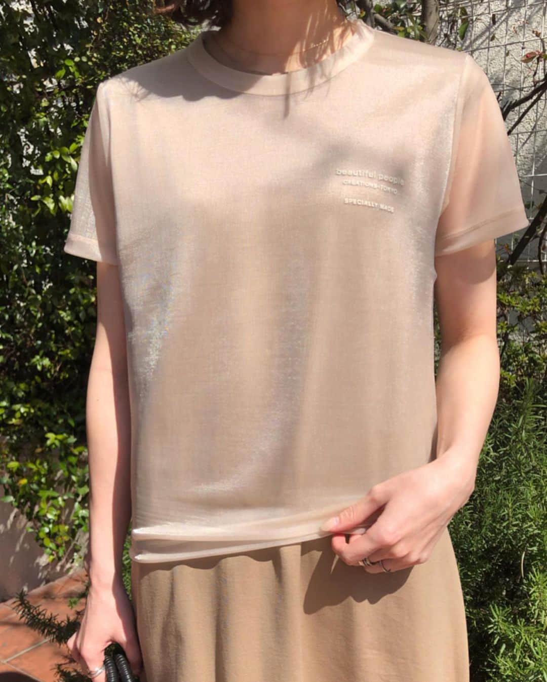 【ANN DE ARKさんのインスタグラム写真 - (【ANN DE ARKInstagram)「《NEW ARRIVAL》﻿🌿🌿 ﻿ 《beautiful people》﻿ sheer nylon jersey kidsT-shirt﻿ 19,800円 （税込）﻿ ﻿ インナーとの組み合わせで表情が変わる、シアー生地のTシャツ。前後の胸元を彩るミニロゴもポイントになっています。 ﻿ ﻿ tube knitting basket S﻿ 22,000円 （税込）﻿ ﻿ ﻿ 《 ATON》﻿ SUVIN 60/2 TANK TOP DRESS﻿ 20,900円（税込）﻿ ﻿ 足首ほどまでのロング丈のワンピース。上品な落ち感が魅力的です。 アクセサリーを加えればパーティーシーンにも、ラフにも着こなせる万能な一着。 ﻿ ﻿ ﻿ ﻿ ﻿ 商品に関しましては、お気軽に店舗までお問い合わせください。﻿ ⬇︎⬇︎⬇︎﻿ @ann_de_ark ﻿ #fashion #栃木 #宇都宮 #ショップ #anndeark #beautifulpeople #aton  #ビューティフルピープル #エイトン」3月19日 14時06分 - ann_de_ark