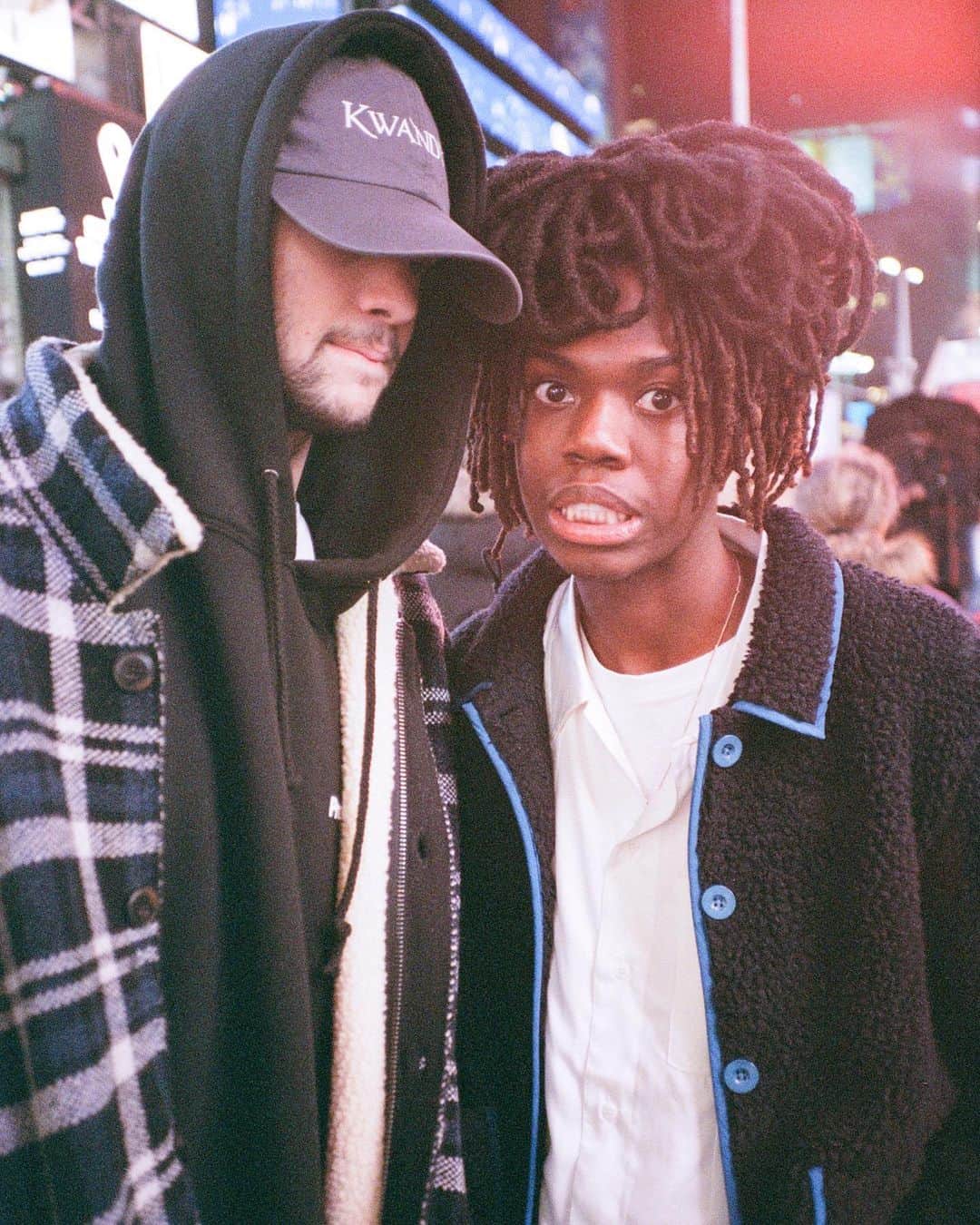 ノア・センティネオのインスタグラム：「Someone tell Levi to give me my hair back.  @leviberlin stay safe out east.  Diego your @summerawayfromhome just got a lot longer. Fucking. Distance. yourself.」