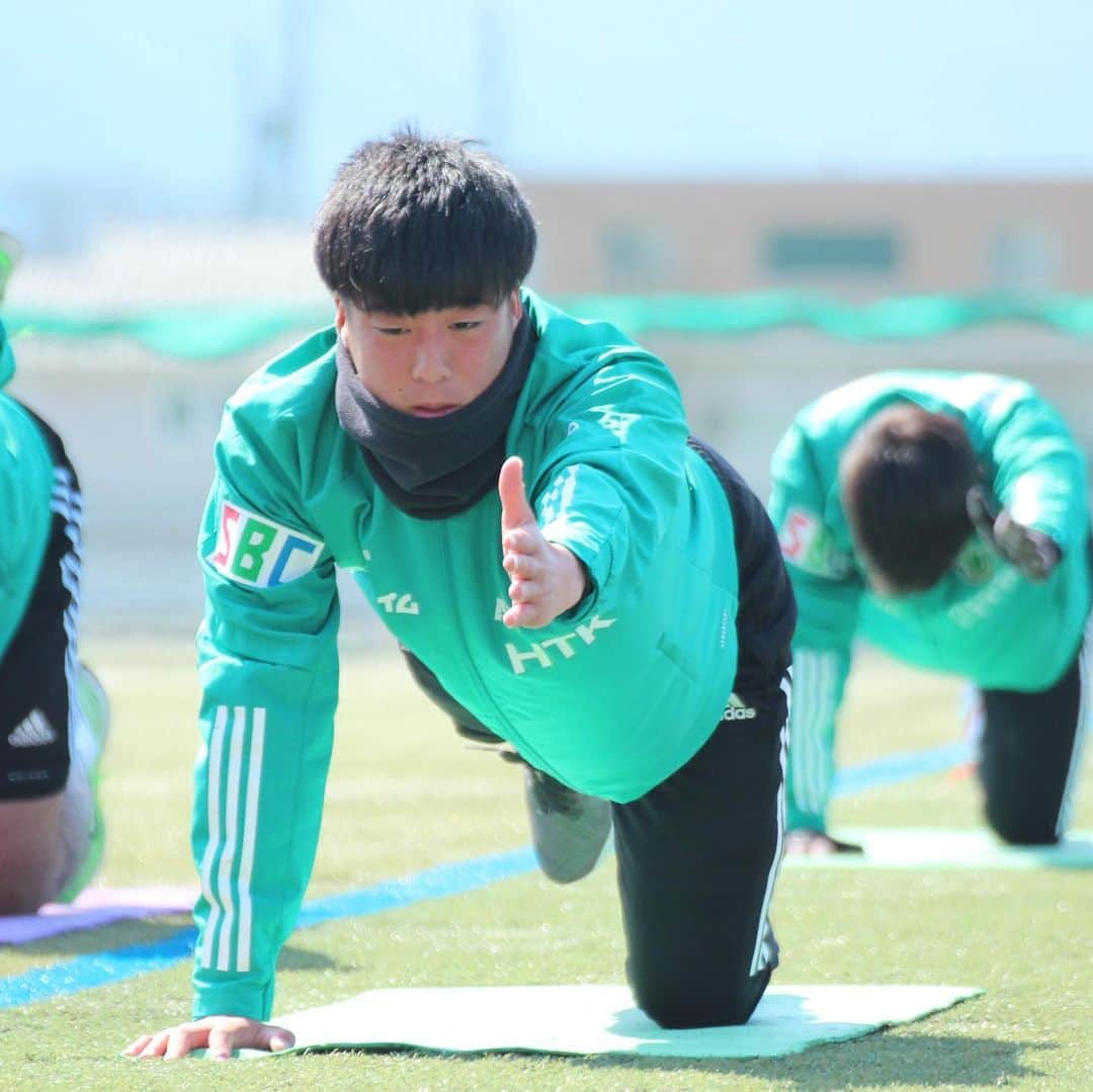 松本山雅FCさんのインスタグラム写真 - (松本山雅FCInstagram)「3.19 #todaystraining #体幹めっちゃきつい #yamaga #今日のトレーニング #高木利弥 #山田真夏斗」3月19日 23時46分 - matsumoto.yamagafc