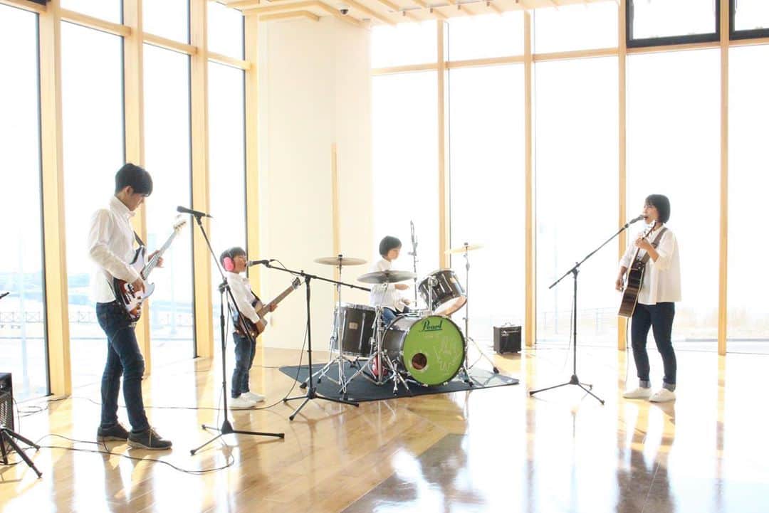 かねあいよよかさんのインスタグラム写真 - (かねあいよよかInstagram)「We, family band called﻿ KANEAIYOYOKA, shot a music video for our new song❣️Filming location was Ishikari city🤗The video will be released at the end of April🥁﻿ ﻿ 家族バンド“かねあいよよか”の新曲のMVを、私たちが暮らしている石狩市で撮影しました。4月の末頃に公開予定❣️﻿ お楽しみに⭐️ #yoyoka #よよか #かねあいよよか #kaneaiyoyoka #石狩 #ishikari #mv撮影」3月20日 0時11分 - yoyoka_drums