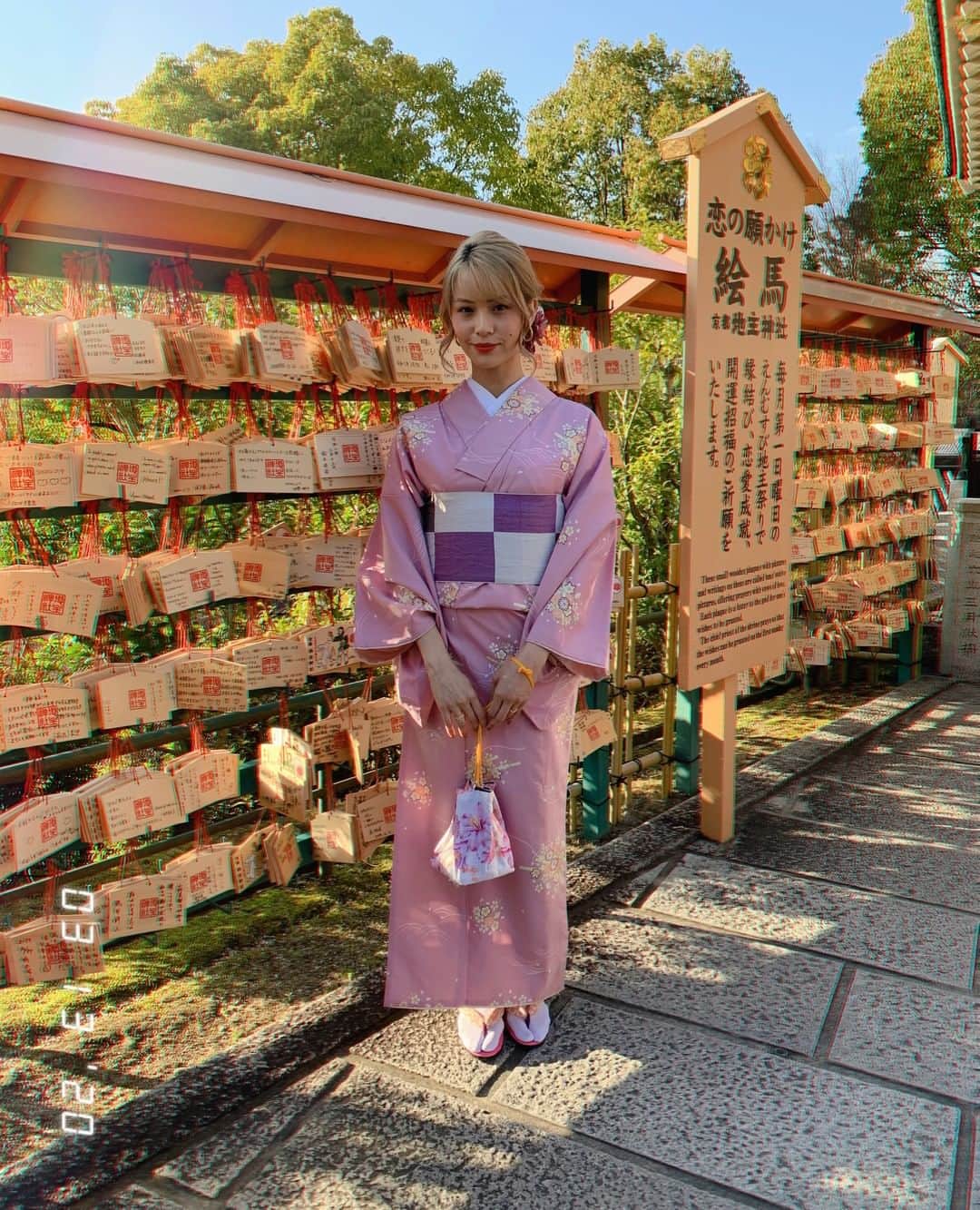 Yukiさんのインスタグラム写真 - (YukiInstagram)「At first, I felt shy to walk out of the shop in a kimono (not sure why lol). 👘 It was my first time walking around in public wearing such delicate and traditional clothing but I really enjoyed it. 💕There's a special elegance that kimono brings out and I found a new part of myself that I never really knew existed.  #kimono #kyoto #着物」3月20日 0時31分 - yukibomb