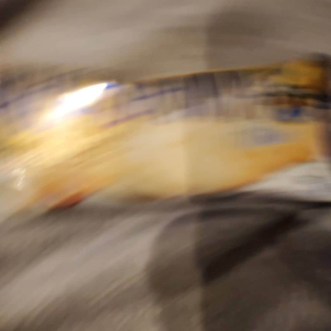 古賀隼斗さんのインスタグラム写真 - (古賀隼斗Instagram)「躍動感のあるマカダミアナッツのアイスが撮れて俺は満足している。  #kanaboon #ブレの美学 #マカダミアナッツアイス」3月20日 0時34分 - kanaboontuna