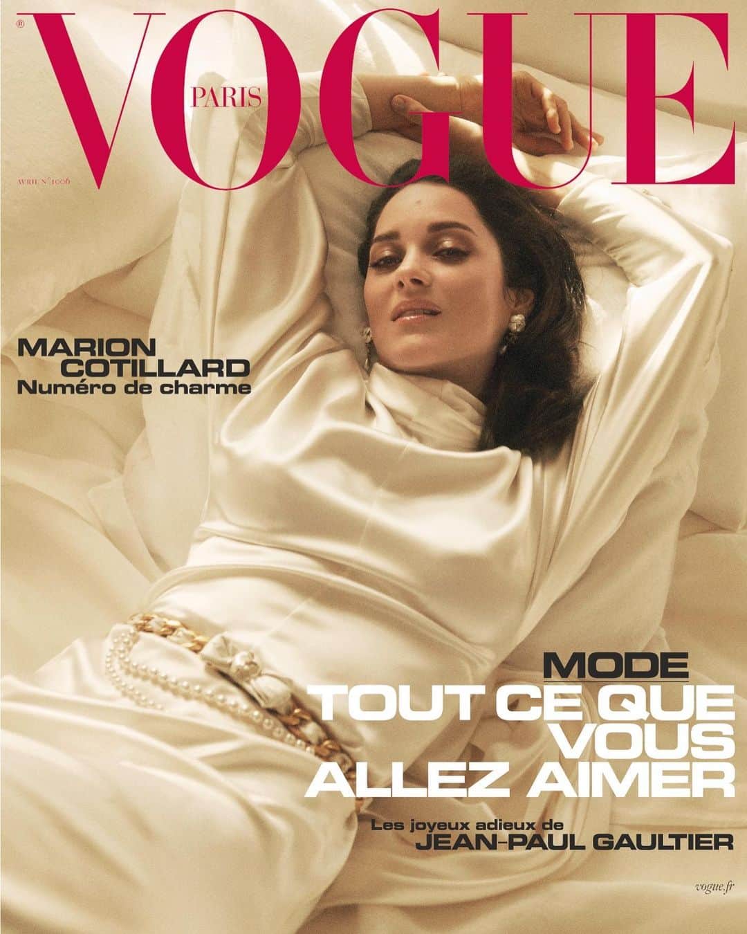 Vogue Parisさんのインスタグラム写真 - (Vogue ParisInstagram)「@MarionCotillard stars on the cover of our April issue, one that celebrates both the cinema icon and the sparkling career of @JPGaultierOfficial. Download your copy from Monday to read at it home. Shot by @LachlanBailey and styled by @EmmanuelleAlt. Marion Cotillard wears @ChanelOfficial. Makeup by @LuciaPicaOfficial, hair by @SamMcKnight1, nails by @AlexandraJanowski. Set design by @thecolourofwater, production by @Louis2.Paris」3月20日 0時46分 - voguefrance