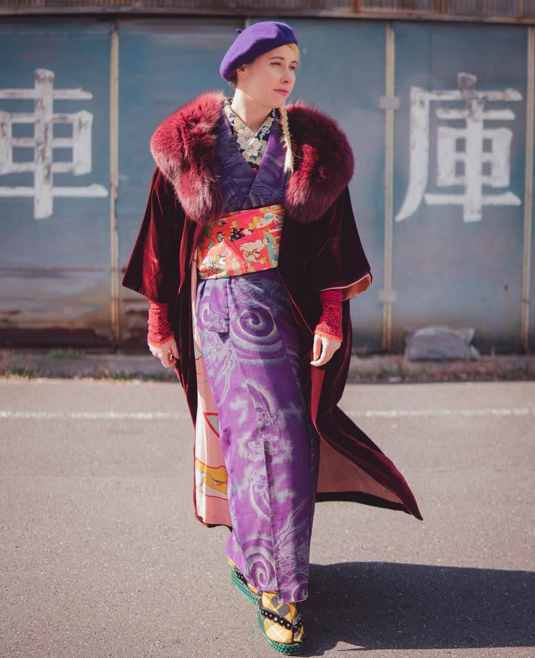 Anji SALZさんのインスタグラム写真 - (Anji SALZInstagram)「A few more snaps from January where I went out in my new antique kimono 👘 Bit hard to see but it got cute dragons 🐉 on it. It was way too small so I had it re-tailored a little. That is the great thing about kimono!! No fabric is cut off during kimono tailoring - excess fabric is always being hidden in the inside seams so the kimono can be re-sewn and fitted for the next generation 😍👌🏻 (However people in the past sometimes did not keep extra fabric for length - so this kimono is still rather short 😆) Another point is that the fabric bolts used to be more narrow a hundred years ago than they are now, so even extended to the maximum, the kimono sizing still is not a perfect fit for me! 😝 But better than before haha so I’ll make do with it 💕 I wear too small kimono all the time because they are too cute not to be worn!  Oh and this was another Edo inspired relaxed Kitsuke day with almost no ties. Obi, tabi and zouri are available via @salzkimono 📡  仕立て直して頂いたアンティーク小紋💜柄に可愛い龍🐉 着物の良いところが生地幅を切らないこと！小さい着物は仕立て直すとまた着れる。 まあ、昔の反物の幅は今より狭くて完璧な寸法が出ないけど、これで良い^ - ^ また江戸風の紐二本のゆったり着付けで気持ち良かったわ。  #mainichikimono #salztokyo」3月20日 0時49分 - salztokyo