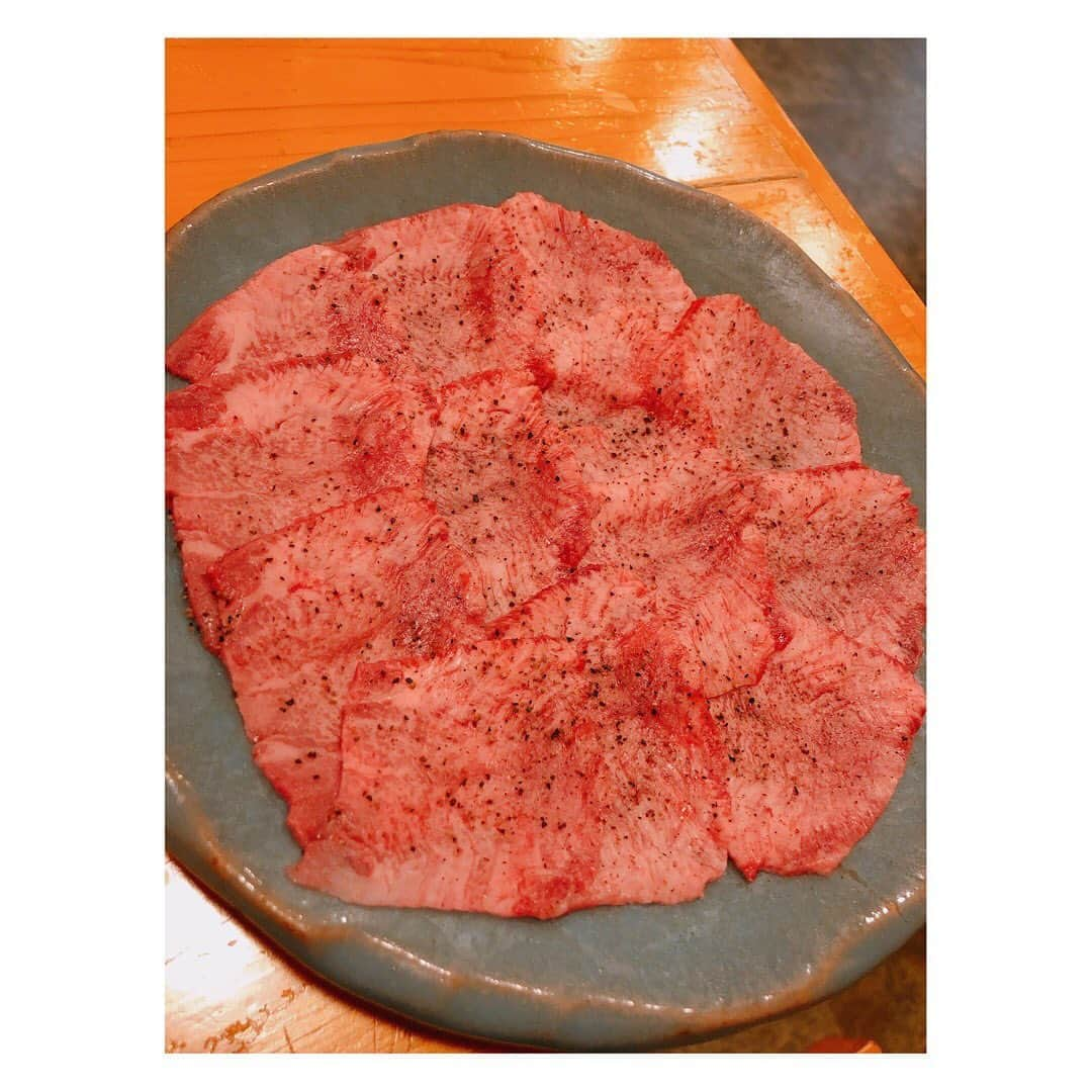 箕田 みなみのインスタグラム：「久々に、たん平〜🐮✨✨ いつもセンマイ食べへんけど、ここのセンマイは食べれる👍 ハラミもタンもペロリ😆 〆のゴハンも2種類食べました🐷 ・ ・ #たん平 #牛やたん平  #神戸 #神戸グルメ #グルメ #食べ歩き #グルメ好きな人と繋がりたい」