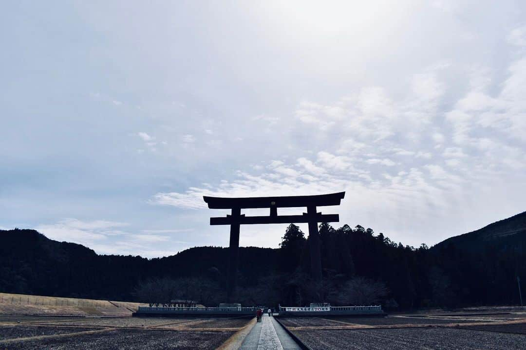 岡田ひとみ（ねんドル）さんのインスタグラム写真 - (岡田ひとみ（ねんドル）Instagram)「#japan#japon#wakayama#kumanokodo#photoshoot#travelphotography#travel #熊野本宮大社 #熊野本宮大社旧社地大斎原 #大鳥居 #写真#カメラ#一眼レフ」3月19日 16時46分 - hitomi_nendol