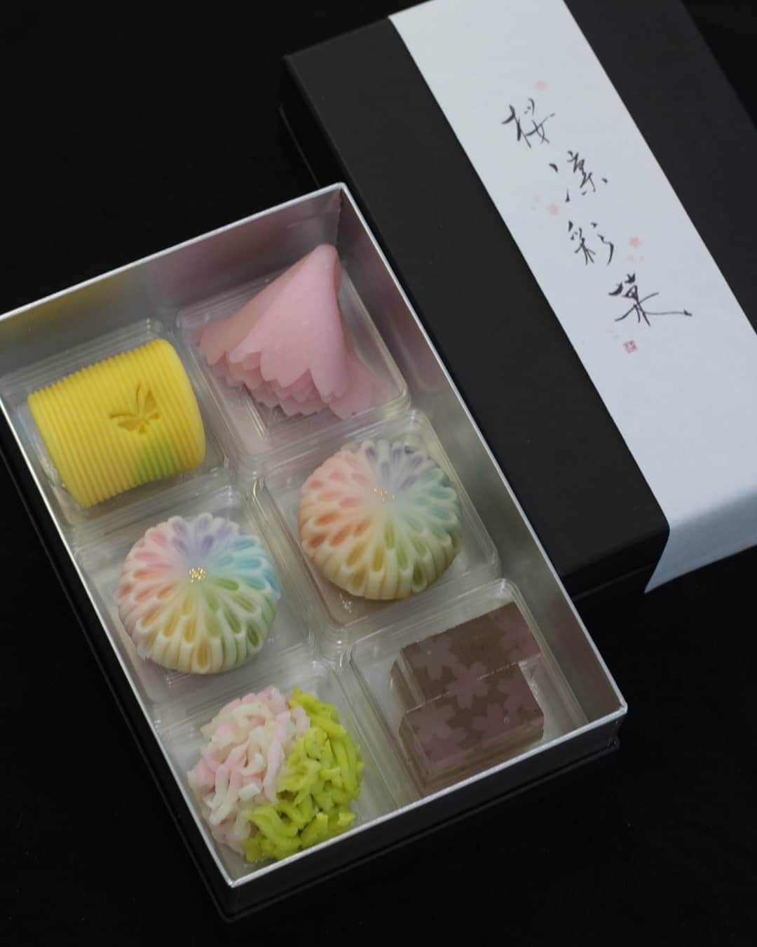和菓子職人 三納寛之さんのインスタグラム写真 和菓子職人 三納寛之instagram さくらんぼ 練り切り製 チェリー餡 毎年恒例のさくらんぼの季節 昨年はロックに粒餡でしたが今年はとりあえず初出荷はフランボワーズ餡 次からはチェリーの餡で作ります 今の