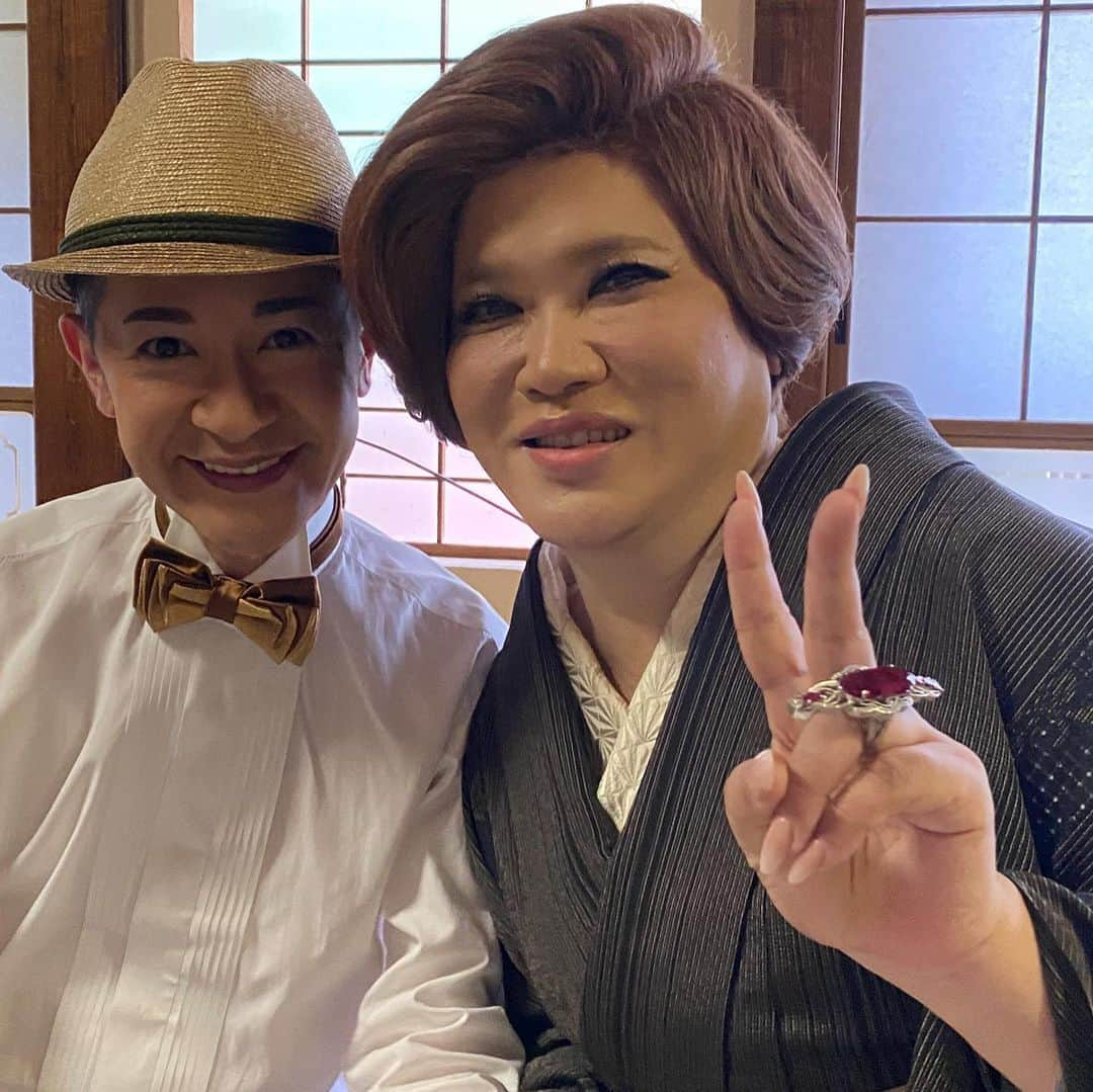 吉村崇さんのインスタグラム写真 - (吉村崇Instagram)「本日はこの方々とお仕事 必ず爆発的に イカれた盛り上がりをみせる収録 こっ、これは  アベンジャーズで 登場したインフィニティ・ストーン しかも、リアリティ・ストーン  まさかこの人が持ってるとは 流石、和製サノス  リアリティ・ストーンの能力 幻影や、まぼろしをみせる、物質を別のものに交換できる  やっぱりかぁ  #IKKOさん #山咲トオルさん  #アベンジャーズ #インフィニティストーン #リアリティストーン #和製サノス」3月19日 16時57分 - hnkyoshimura