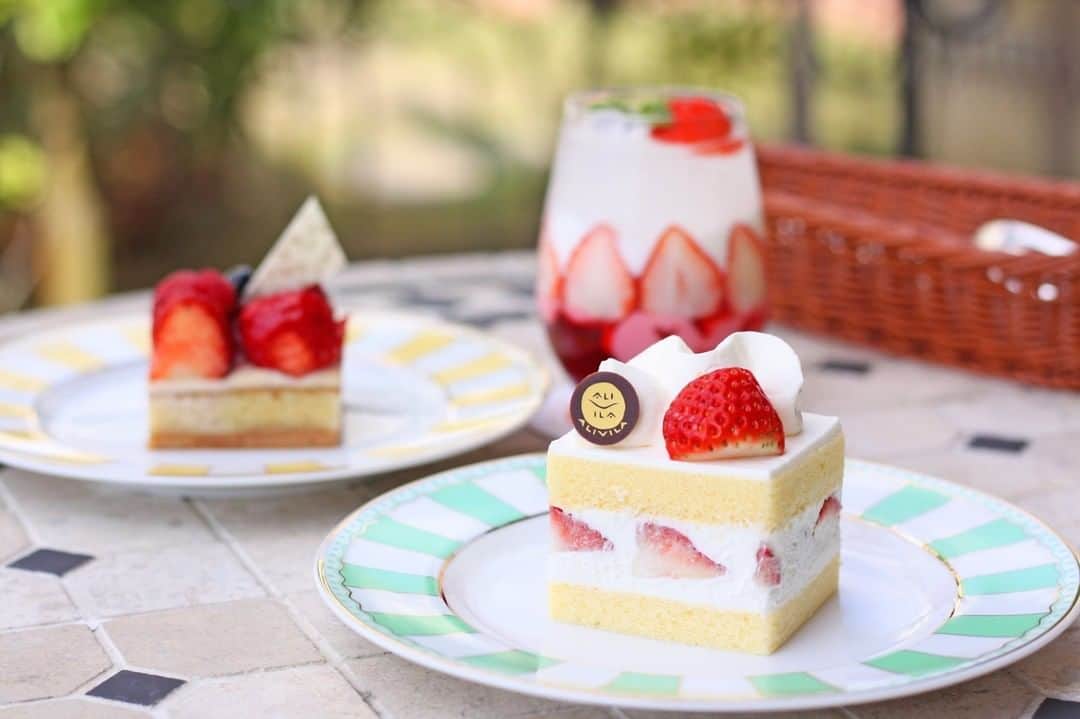 ホテル日航アリビラ 公式Instagramさんのインスタグラム写真 - (ホテル日航アリビラ 公式InstagramInstagram)「読谷のイチゴ「ベリームーン」がおいしいスイーツになりました。  Our sweet delicacies are made by "Berry Moon" strawberries grown in Yomitan.  #hotelnikkoalivila #okinawahotels #hotelnikko #alivila #alivilahotelokinawa #resort #okinawacafe #sweets #berrymoon #yomitanstrawberry #ariacara #ホテル日航アリビラ#ホテル日航 #アリビラ #沖縄 #沖縄旅行 #沖縄カフェ #リゾートホテル#スイーツ #ベリームーン #読谷イチゴ #アリアカラ」3月19日 17時00分 - hotelnikkoalivila