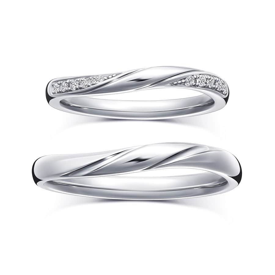 ラザール ダイヤモンド ブティック公式 | 婚約・結婚指輪さんのインスタグラム写真 - (ラザール ダイヤモンド ブティック公式 | 婚約・結婚指輪Instagram)「待ちに待った新作マリッジリングが明日発売。大海原で寄せては返す波のように、永遠に続く愛を形にしたデザインは、名付けて「ショア」。 日常使いできるデザインに、ロマンチックな要素をひとさじ加えた、波間を思わせるウェーブラインのマリッジリング。2本のラインは波を、小粒のメレダイヤモンドはキラキラと輝く海面を表現。なめらかな曲線を描くゆえ、驚くほど指なじみがよい。単体でも、エンゲージリングと2つをレイヤードしても…気分や装いによって、自在にアレンジできるのも魅力。  価値あるダイヤモンドを、今こそ。ブライダルブティック全国15店舗で発売。 . ▶︎プロフィールのリンクからHPをご覧いただけます。 → @lazarediamond_boutique  #ラザールダイヤモンド #lazarediamond #婚約指輪 #結婚指輪 #メッセージインダイヤモンド#マリッジリング #エンゲージリング #エンゲージメントリング #プロポーズ #ダイヤモンド #婚約指輪探し #結婚指輪探し #指輪探し #婚約指輪選び #結婚指輪選び #指輪選び #婚約記念品 #bridaljewelry #marriagering #engagementring #2020夏婚　#2025秋婚 #世界で最も美しいダイヤモンド」3月19日 17時01分 - lazarediamond_boutique