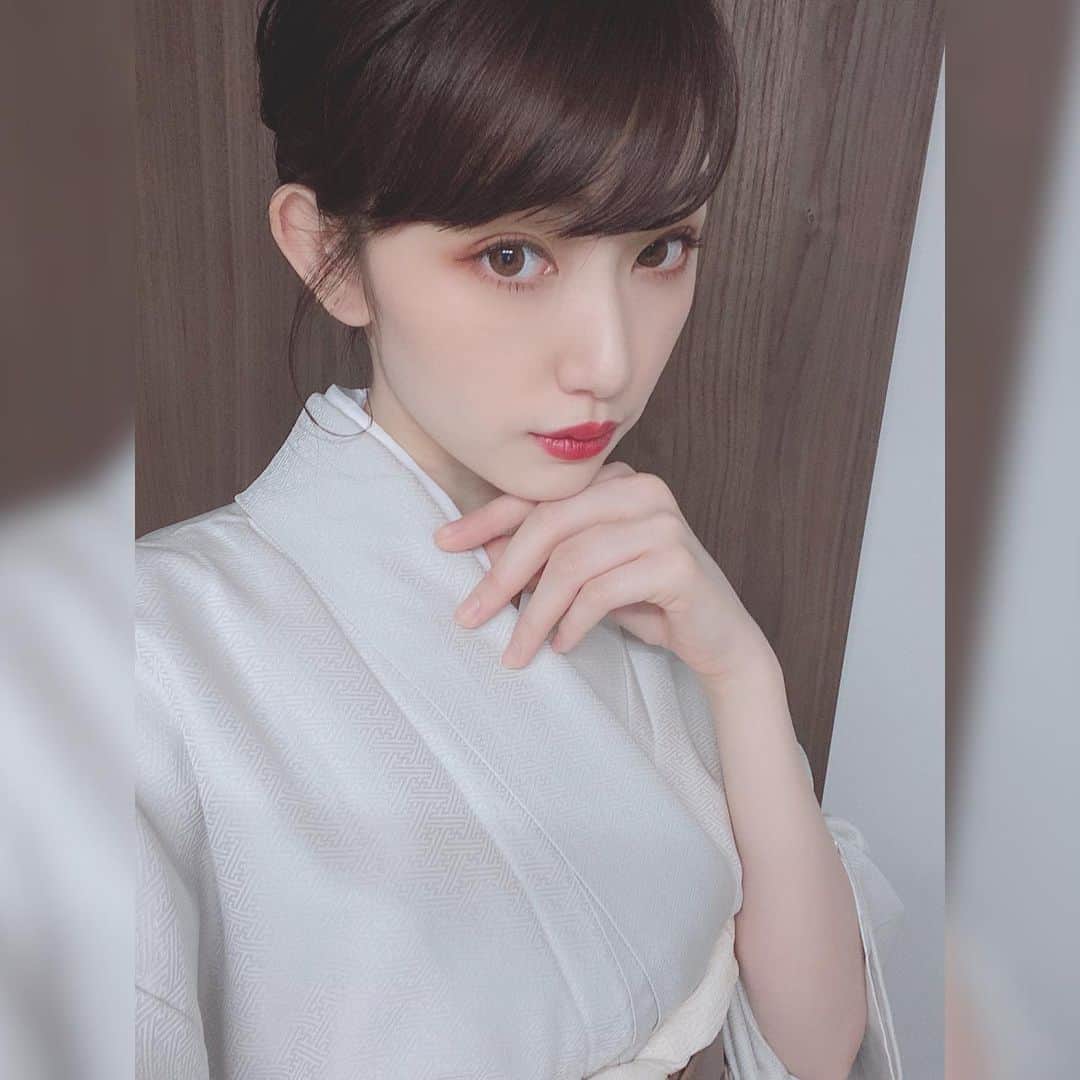 黒田瑞貴のインスタグラム：「新しく買った帯と着物👘 早速着てみました！まだまだうまく着れて無いかもしれませんが、1人で20分くらいで着れるようにはなりました😳 帯は一目惚れで買ったものでお気に入りです💕 #着物　#着物女子 #kimono #kimonostyle #着付け #ootd #ootdfashion #instalike #instafashion #japanesegirl #japaneseculture #着物好き」
