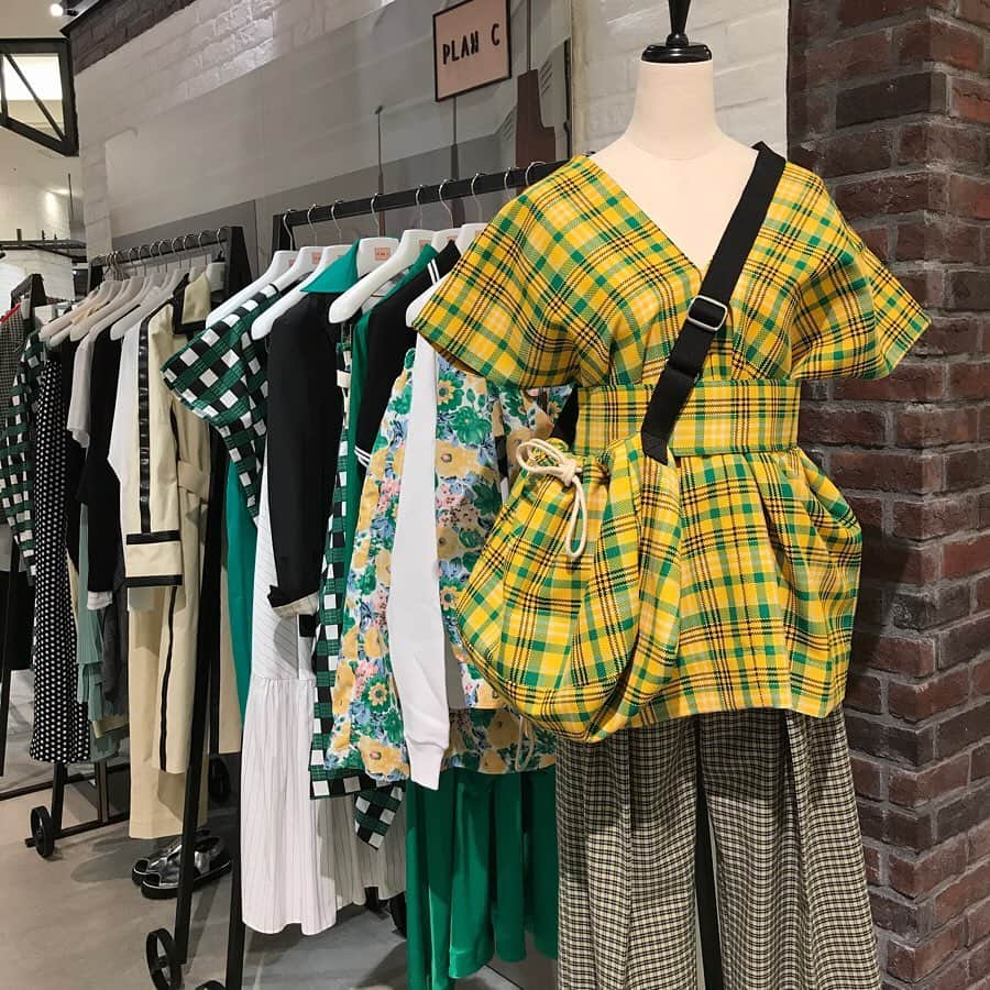 HANKYU.MODEさんのインスタグラム写真 - (HANKYU.MODEInstagram)「PLAN C SS20 COLLECTION At 3F 『D.EDIT』 #Hankyu #HANKYUMODE #umedahankyu #阪急うめだ本店 #うめだ阪急 #阪急百貨店 #osaka #umeda #mode #dedit #planc #プランシー #トレーナー」3月19日 17時10分 - hankyumode