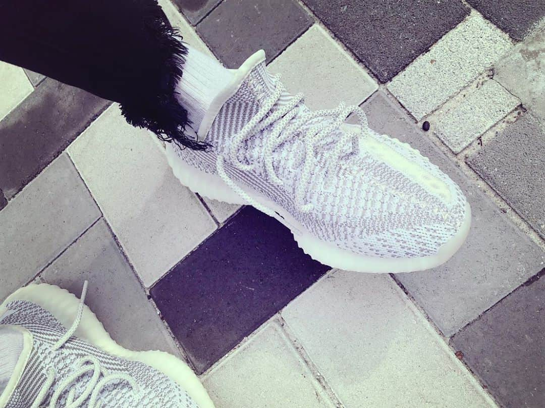 後藤真希さんのインスタグラム写真 - (後藤真希Instagram)「adidas YEEZY BOOST 350 V2👟 shoes @adidas @adidasoriginals  #まきふく #スニーカー #adidas #yeezyboost350v2」3月19日 17時11分 - goto_maki923