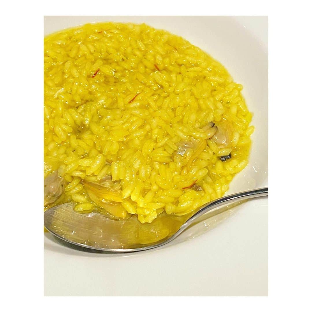 平野紗季子さんのインスタグラム写真 - (平野紗季子Instagram)「家の黄色いチューリップがしわしわに枯れてきたのを見ていたら花ズッキーニのフリットを食べたくなり好きなイタリアンに行ったらオンメニューしていたので嬉しく食べた(日記) 胃袋が黄色」3月19日 17時44分 - sakikohirano
