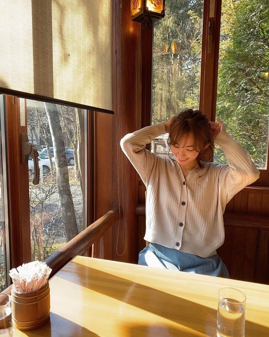 shizuka.watanabeさんのインスタグラム写真 - (shizuka.watanabeInstagram)「♡♡♡ ・ ・ 本日の朝は　#karuizawaharunireterrace から☀️ ・ ・ 大好きな　#sawamurabakery で朝食を食べて 星のやの貸し切り風呂で温水プールして 次女のランドセルを土屋鞄で注文して🎒 千住博美術館に行って〜 万平ホテルのカフェでジョンレノンが座った席に座りジョンが食べたアップルパイを食べて🤣（笑 ・ たっぷりと充実した1日でした🙌💗 ・ ・ これからディナー🍽 ・ 今夜はフレンチに行ってきます❤️ ・ ・ ・ ・ ・ #ハレルニテラス #軽井沢　#軽井沢旅行 #軽井沢カフェ巡り #軽井沢カフェ #chanel #chanelbag #chanelshoes #uniqloginza2018ss #uniqloginza #uniqlo #ユニクロ　#uniqloコーデ #きれいめカジュアル #大人カジュアル　#カジュアルコーデ #163cm #万平ホテル #万平ホテルアップルパイ #土屋鞄製造所　#家族旅行　#家族でお出かけ #沢村ベーカリー #karuizawa」3月19日 17時49分 - shizuka.watanabe