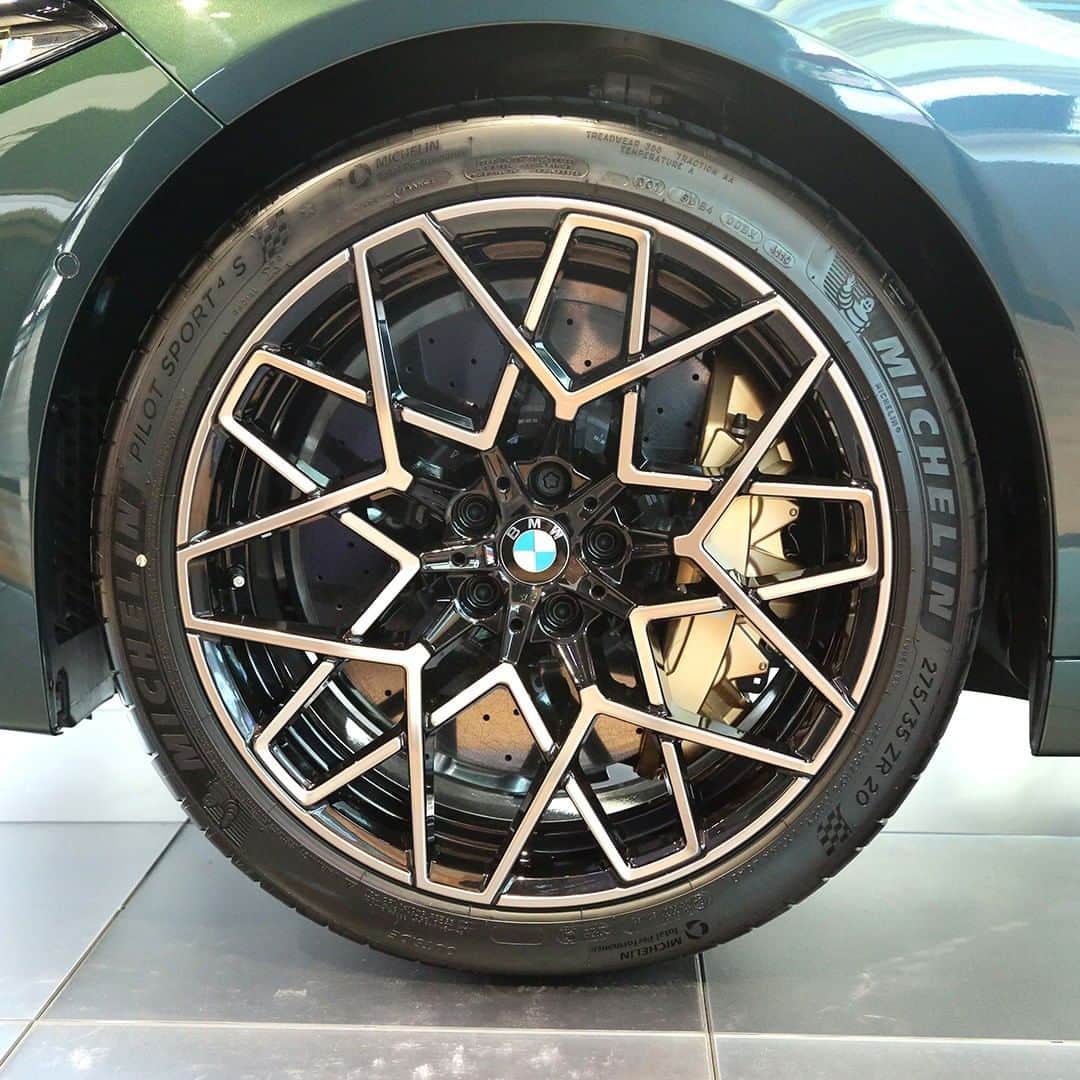 BMW Japanさんのインスタグラム写真 - (BMW JapanInstagram)「世界8台限定、M8 グラン クーペ ファーストエディション、THE 8 OF 8。 . それは、BMWカスタマイズプログラム、「BMW INDIVIDUALマニュファクチュール」によるこだわりと技の結晶。随所に配されたゴールドのアクセント、光によって様々な表情を生み出すオーロラダイヤモンド・グリーンメタリックのボディカラー。 . その1台が、BMW GROUP TERRACEにて4月10日(金)まで展示中。 . 世界のインフルエンサーに渡ったTHE 8 OF 8。日本でのオーナーズ・ムービーはサイトからご覧いただけます。 . #BMWJapan #駆けぬける歓び #THE8OF8 #THE8」3月19日 18時00分 - bmwjapan