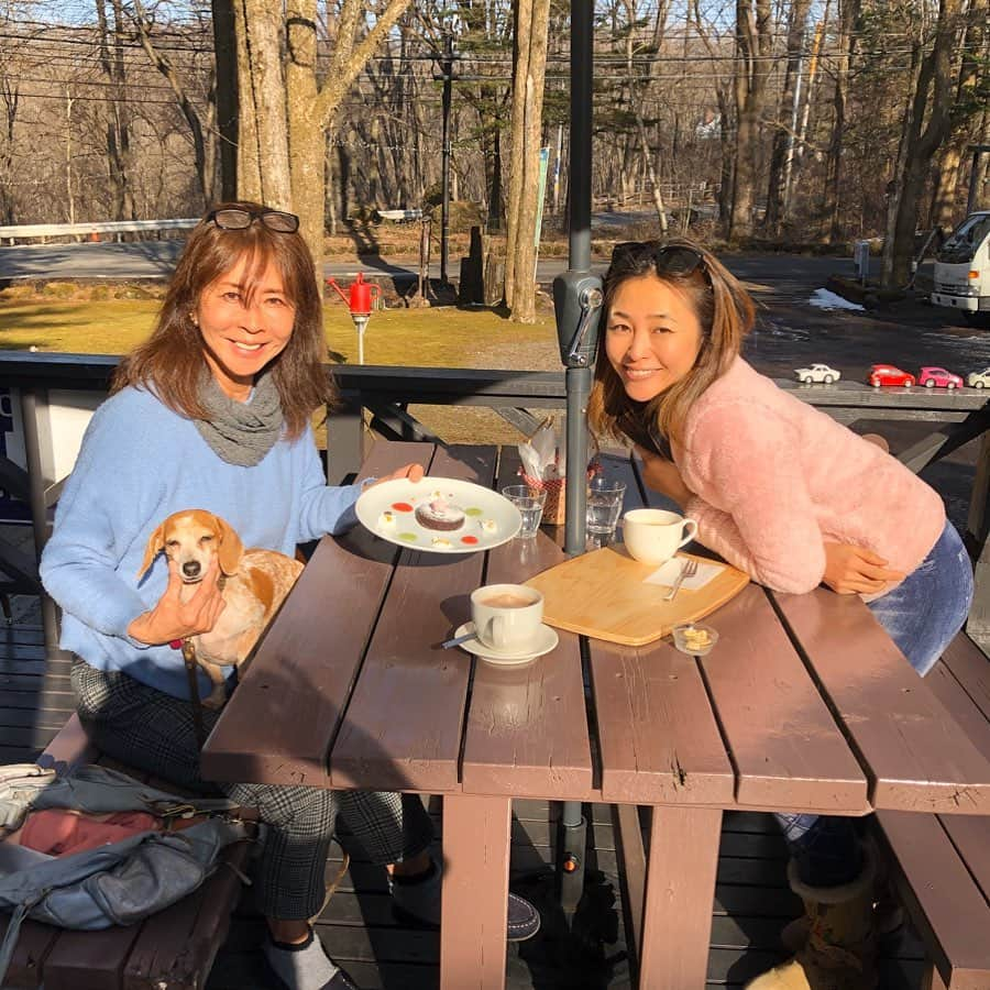 黒田愛美さんのインスタグラム写真 - (黒田愛美Instagram)「⛷→♨️→☕️🍰🐶🌞 #充実した1日でした #軽井沢 #家族旅行 #コロナを忘れる #早く平和な日常が戻りますように  #黒田愛美」3月19日 17時53分 - kurodaaimi