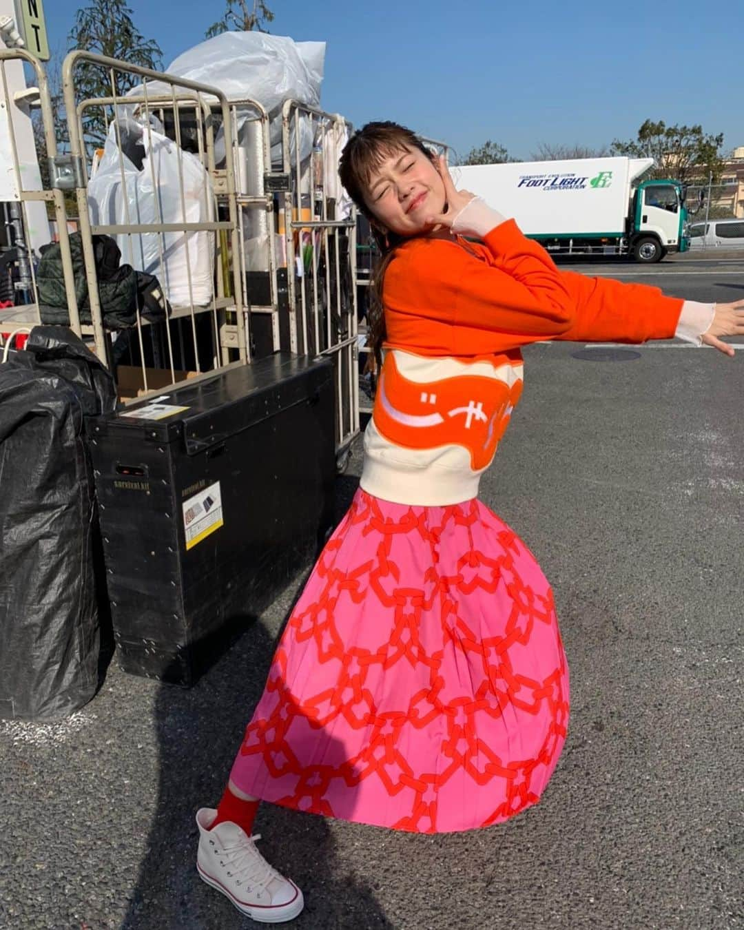 小芝風花さんのインスタグラム写真 - (小芝風花Instagram)「オフショット撮ってる所を、ムービーで撮ってくれてました😂 段々ふざけていくスタイルです👯‍♀️ #じゃらん」3月19日 17時54分 - fuka_koshiba_official