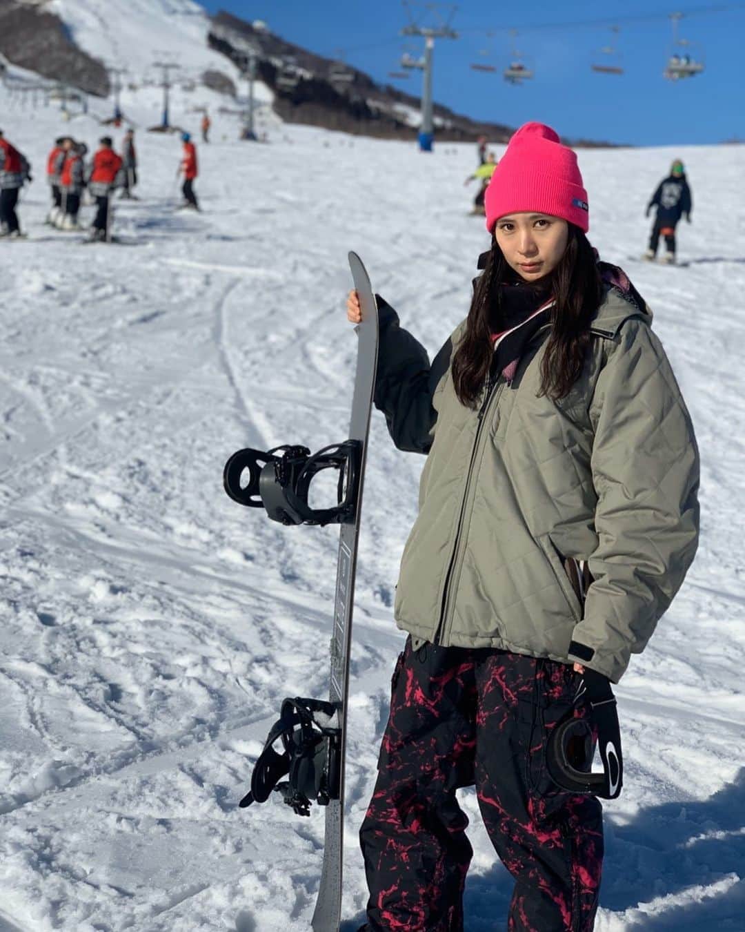 のインスタグラム：「Saying goodbye to winter⛄️ ・ ・ ・ ま、わたしコノハしかできないけどな。🏂 #snowboarding#snowboardinggirl」