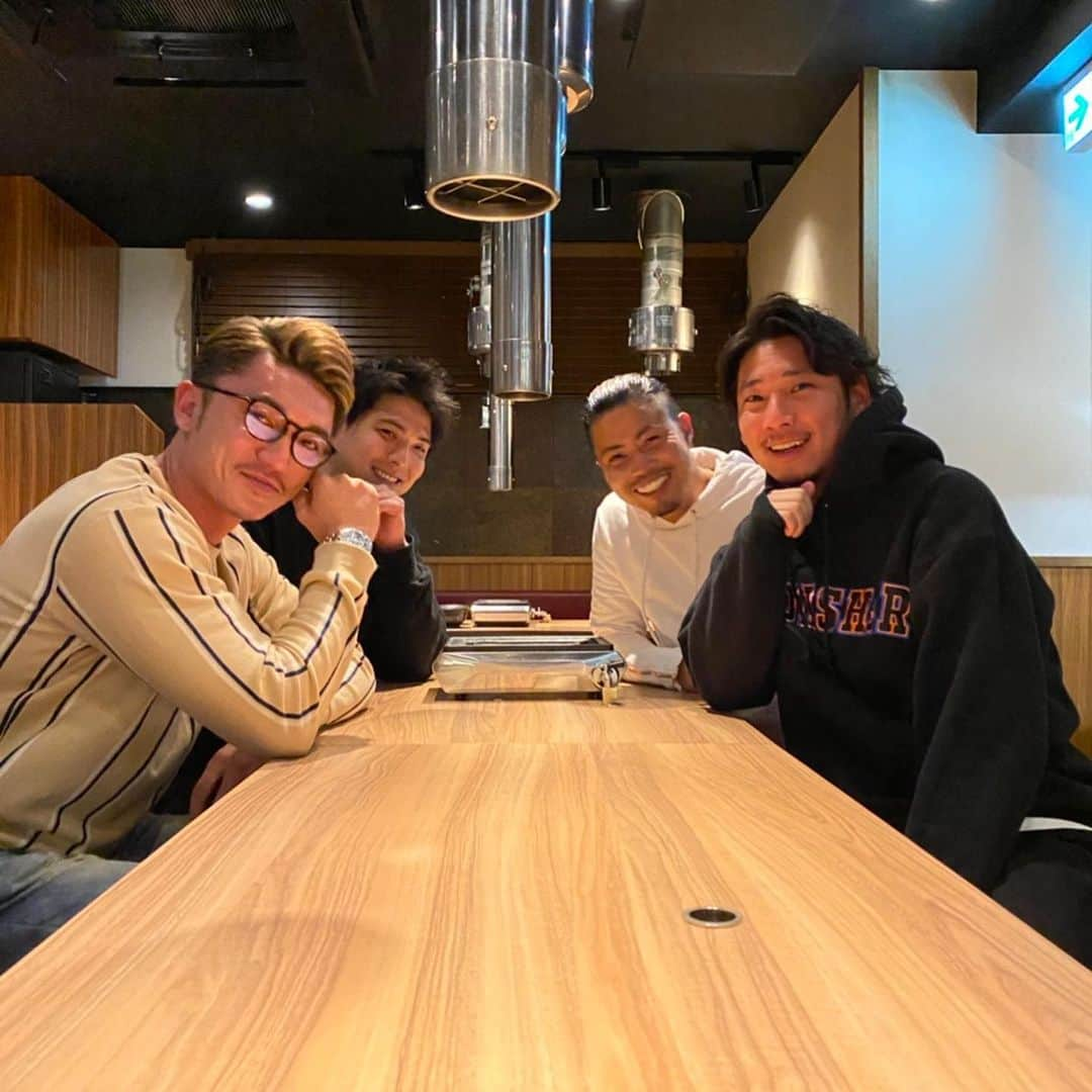 保田賢也さんのインスタグラム写真 - (保田賢也Instagram)「. 同級生とタメ会. . 刺激しかなかった. こんなに会話が止まらない日は初めてかもってくらい語った. . 最高な日になりました‼️ . Thank you.  #1988 #1989 #俺だけまだ30 #同級生 #タメ会  #仲間 #コロナになんか負けてらんない #自信しかない .  あ、さとる‼️笑🤭 . 今日も最高でした.🔥 @ushimitsu.ichimon.mg」3月19日 17時57分 - kenya_yasuda_