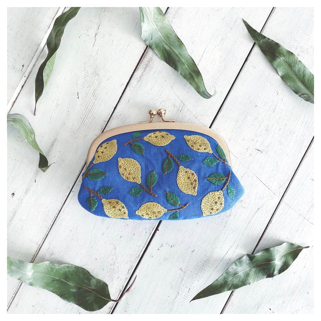 樋口愉美子さんのインスタグラム写真 - (樋口愉美子Instagram)「. 🍋＋👛 . . #Lemon #Pouch #handmadepouch #レモン #embroidery #刺繍 #刺しゅう #yumikohiguchi  #刺繍とがま口 より」3月19日 18時17分 - yumikohiguchi