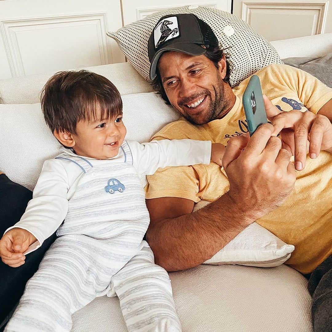 フェルナンド・ベルダスコのインスタグラム：「FELIZ DÍA DEL PADRE a todos los padres del mundo !!. No es él mejor día del padre que podriamos esperar, pero si todos estamos unidos y nos quedamos en casa pasaremos esta situación tan horrible y tendremos días mucho mejores de los que nunca antes habíamos tenido!!. Siempre unidos y cuidandonos los unos de los otros!. #felizdiadelpadre #yomequedoencasa」