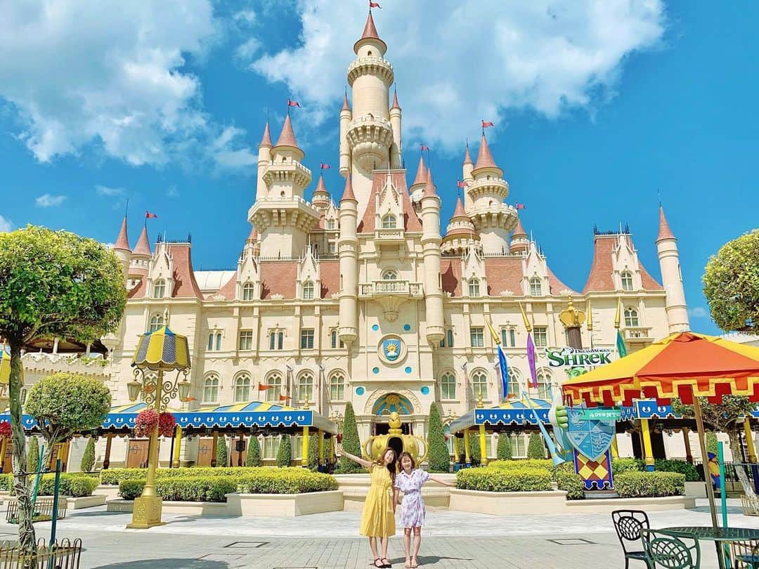 のインスタグラム：「♡ USS🌍💕🏰 . . せっかくやし行っとこっか！ってことで #ユニバーサルスタジオシンガポール も 実は行ってた🙊❤️ ただ、セントーサ島で泊まったカペラの まったりライフが最高すぎたから… 早よ戻りたいってなって滞在時間 2,3時間くらいやった😂😂 . . コロナの影響なのか、いつもなんかは 分からんけどガラガラでこんなに乗れたよ🌈 ☑︎HUMAN ☑︎CYLON ☑︎トランスフォーマー ☑︎シュレック ☑︎長ぐつをはいたネコの大冒険 . 全部待ち時間ほぼ無くて、 主要な乗り物は結構乗った☺️🌷 規模も日本より小さいから結構すぐ 一周できると思う🤔！ 入園チケットはKKdayが安いから それで事前購入して行ったよ〜✨ . . . . . #universalstudiosingapore #ユニバーサルシンガポール #ユニバ #シンガポール旅行 #シンガポール #USJ #シンガポールカフェ #ユニバーサルスタジオ #シンガポール韓国 #海外旅行 #旅行大好き #ソラtrip #女子旅 #タビジョ #旅行好きな人と繋がりたい #genic_singapore #tabijyomap_singapore」